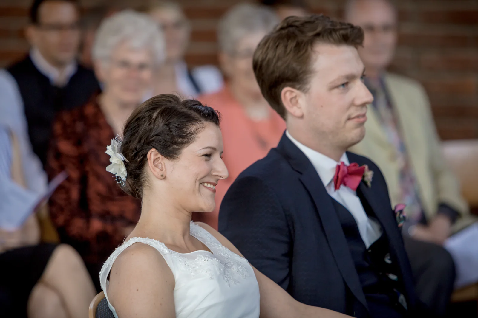 Jan und Bettina während der kirchlichen Trauung – Hochzeit von Jan und Bettina in Hamburg und Kummerfeld