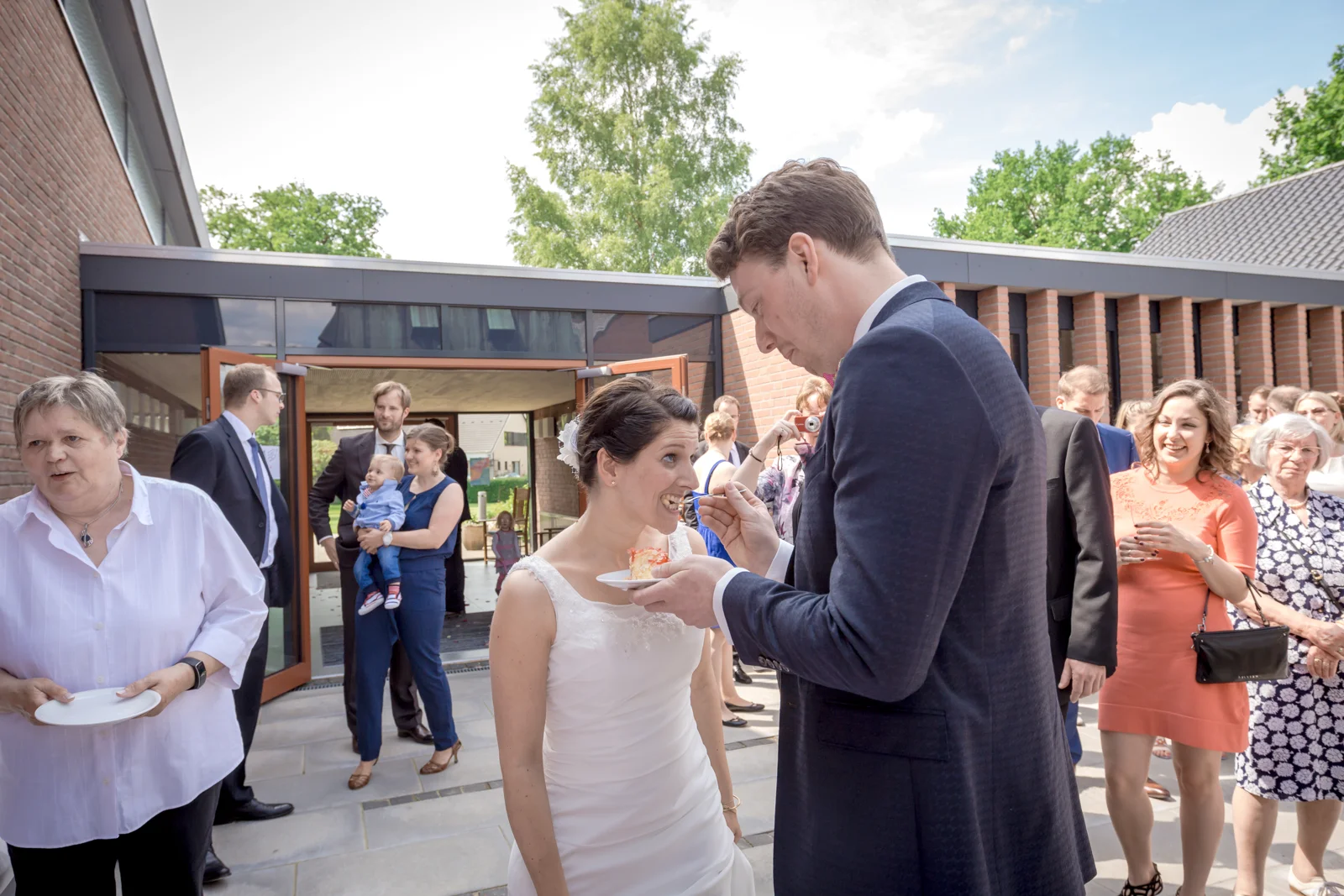 Jan lässt Bettina probieren – Hochzeit von Jan und Bettina in Hamburg und Kummerfeld