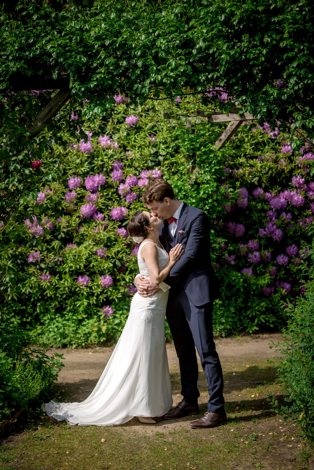 Zu zweit beim Shooting im Arboretum – Hochzeit von Jan und Bettina in Hamburg und Kummerfeld