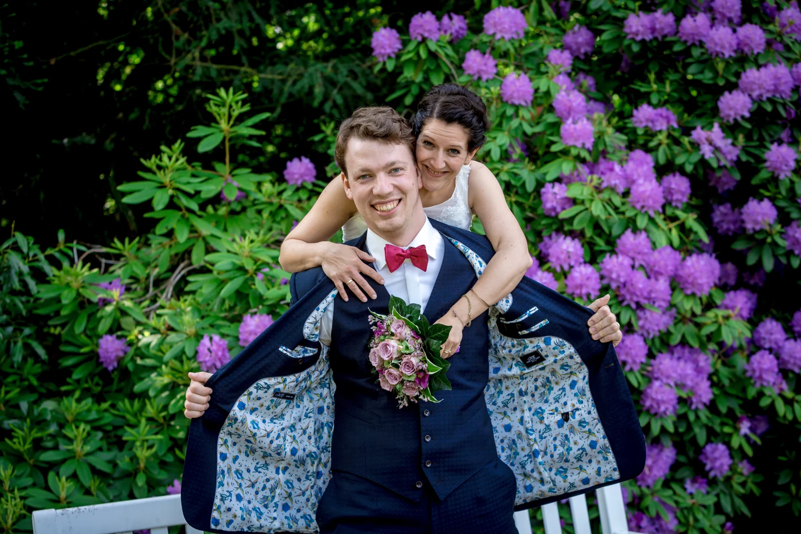 Huckepack im Arboretum – Hochzeit von Jan und Bettina in Hamburg und Kummerfeld