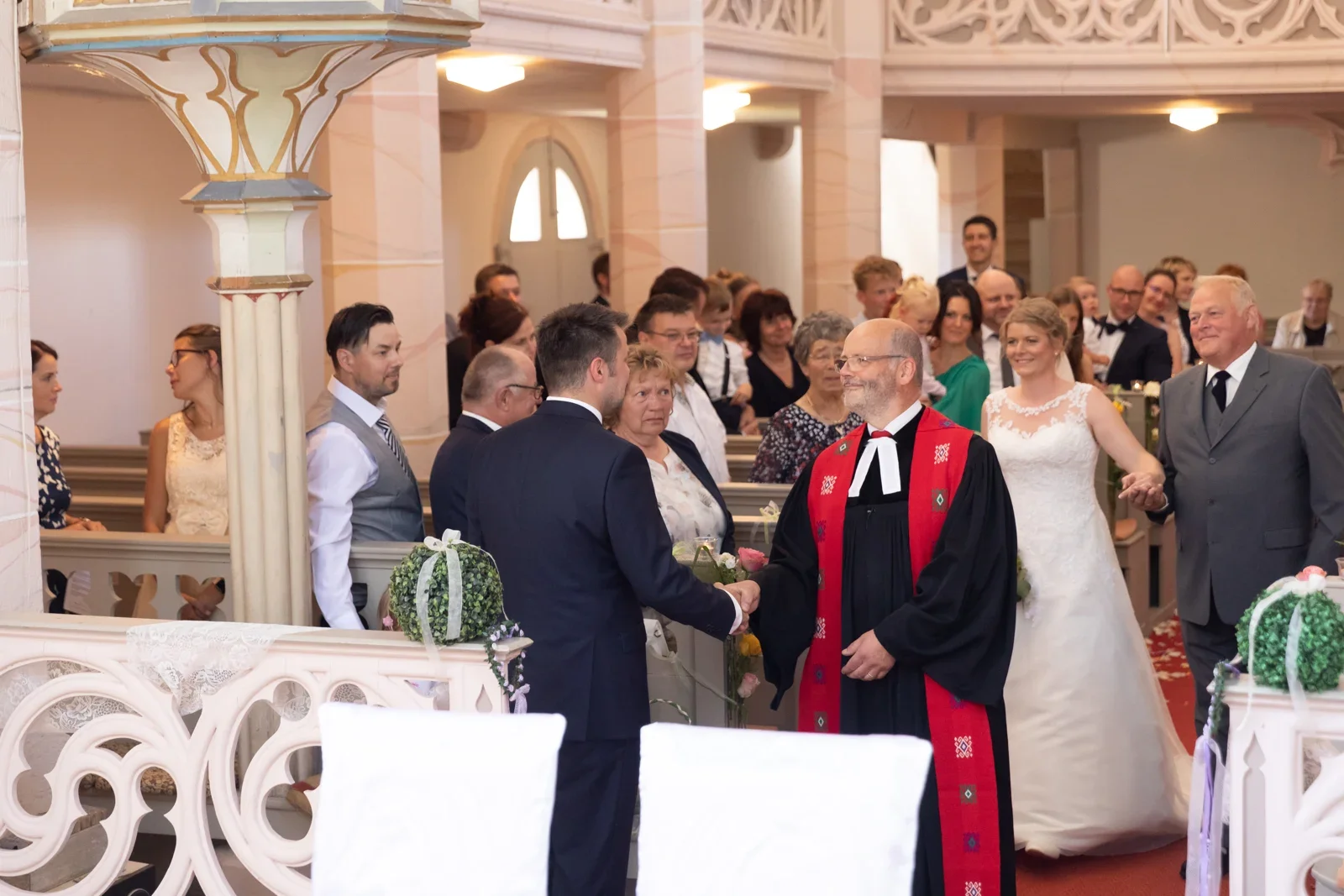 Einzug in die Stadtkirche Teichel – Hochzeit von Jessica und Leander in Tonna und Dachwig