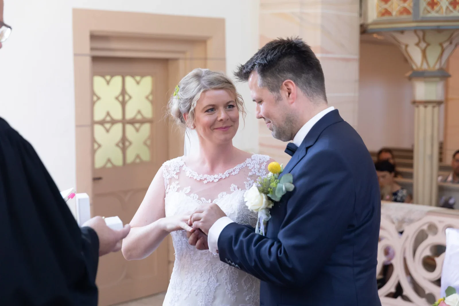 Der Ringwechsel von Jessica und Leander – Hochzeit von Jessica und Leander in Tonna und Dachwig