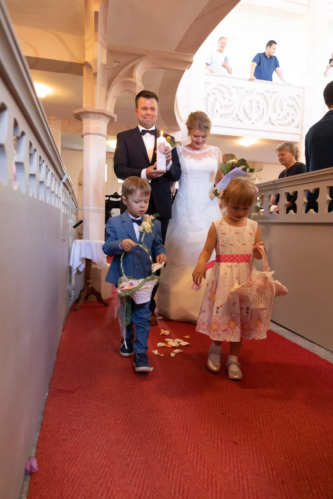 Auszug aus der Stadtkirche Teichel – Hochzeit von Jessica und Leander in Tonna und Dachwig