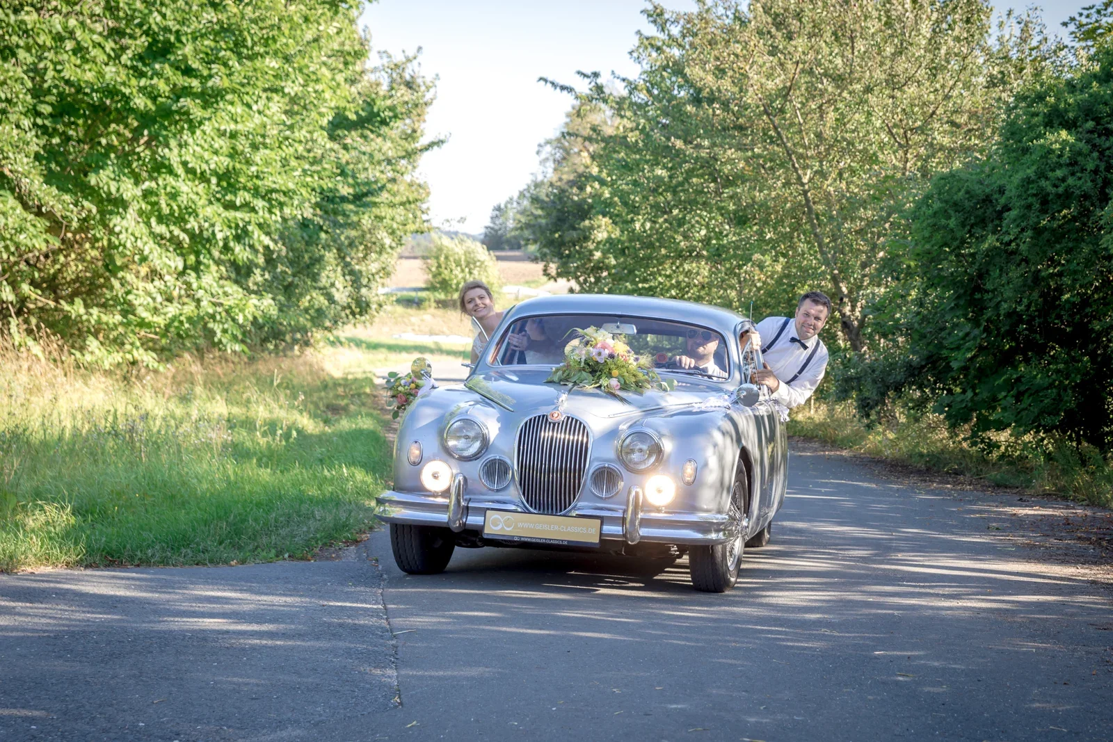 Unterwegs im Hochzeitsauto – Hochzeit von Jessica und Leander in Tonna und Dachwig