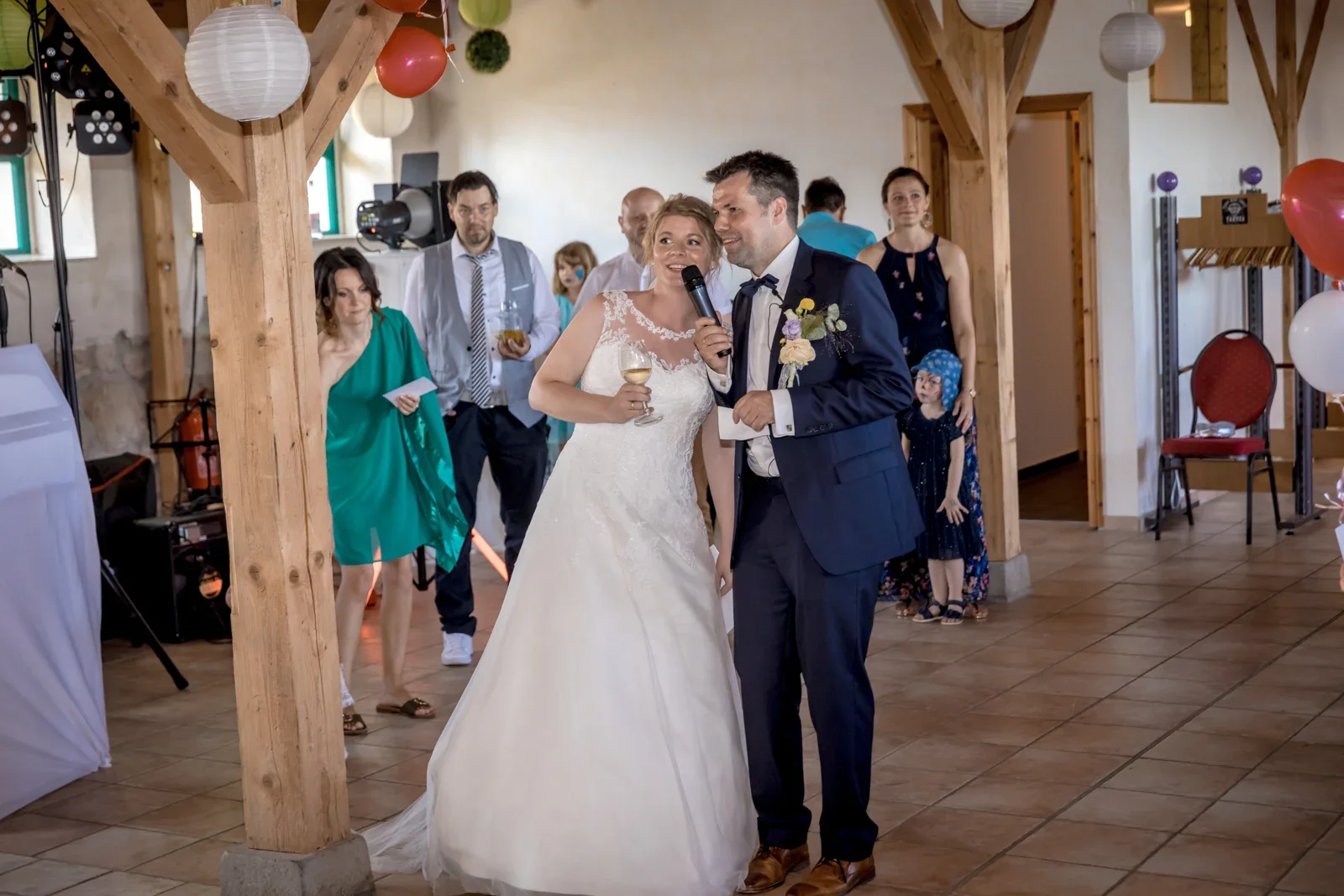 Gemeinsam mit den Gästen feiern – Hochzeit von Jessica und Leander in Tonna und Dachwig