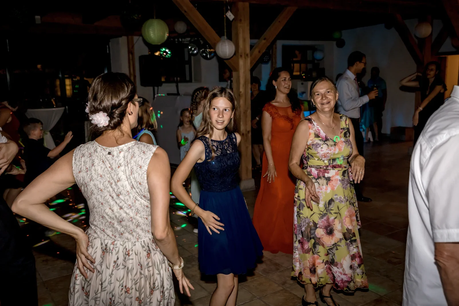 Gemeinsam tanzen und weiterfeiern – Hochzeit von Jessica und Leander in Tonna und Dachwig