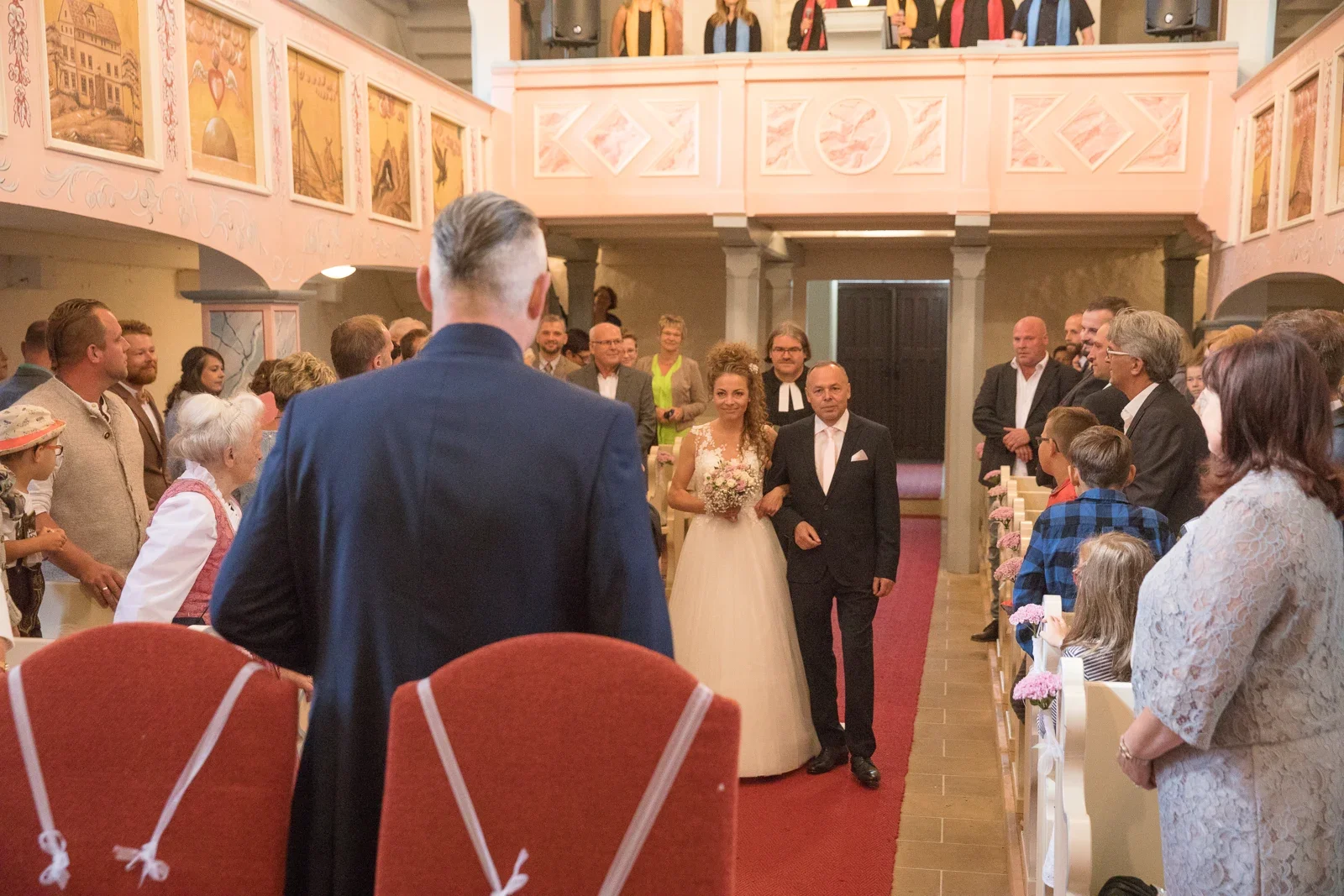 Susi zieht in die Kirche ein – Hochzeit von Susi und Martin in Hoheneiche und der Villa Bergfried