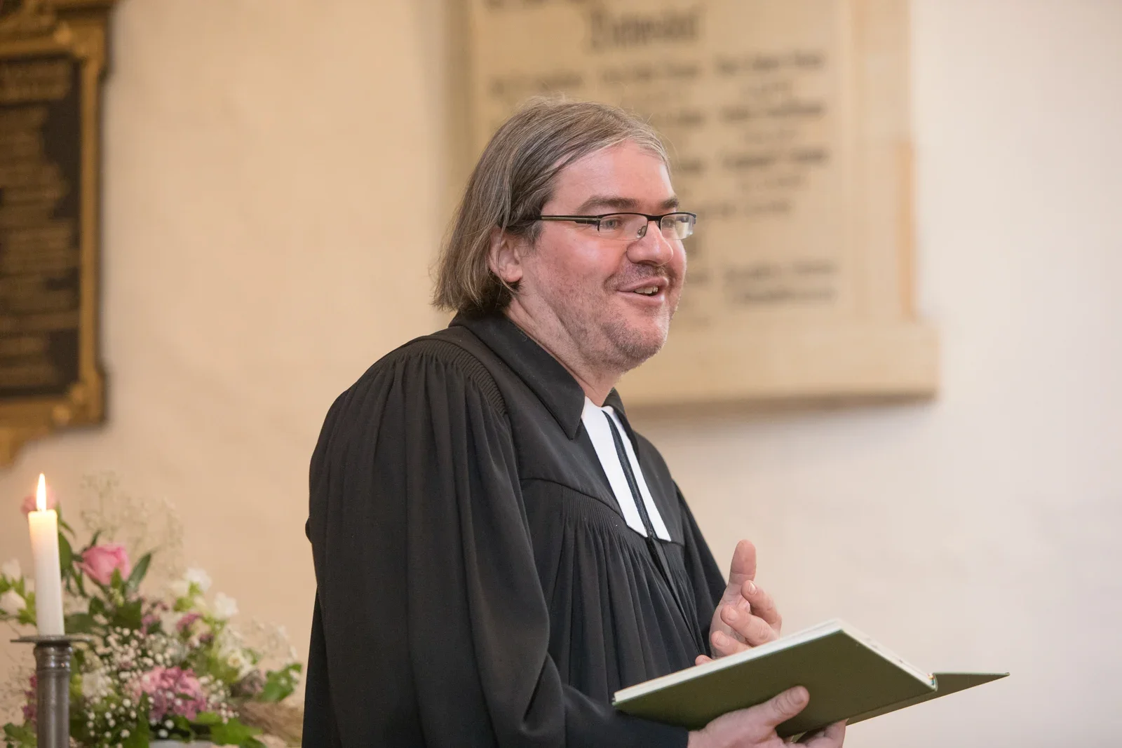 Die Traurede in der Kirche Hoheneiche – Hochzeit von Susi und Martin in Hoheneiche und der Villa Bergfried