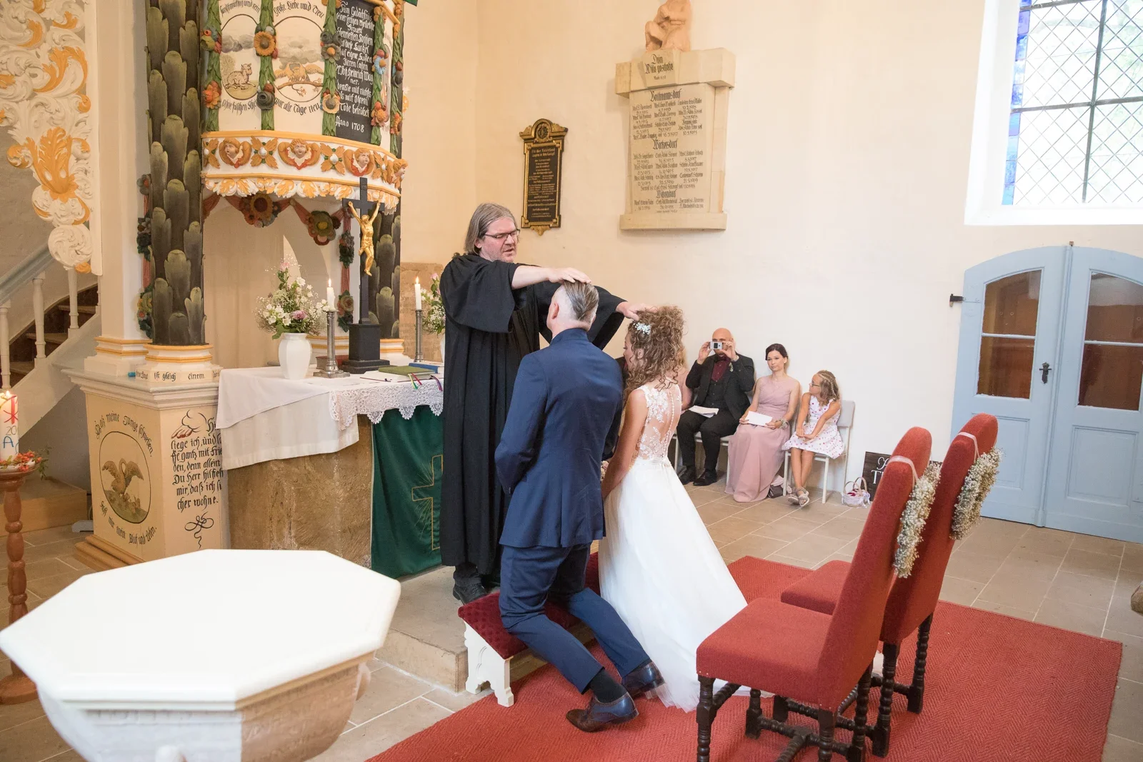 Der Segen für das Brautpaar – Hochzeit von Susi und Martin in Hoheneiche und der Villa Bergfried