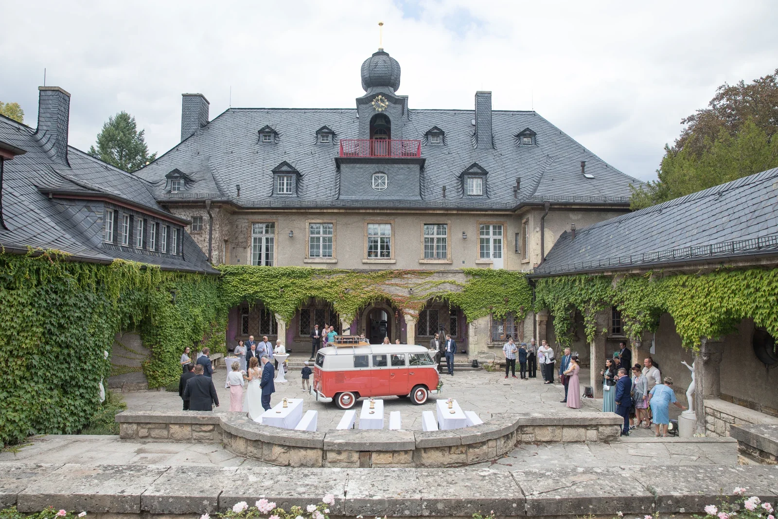 Ankunft an der Villa Bergfried in Saalfeld – Hochzeit von Susi und Martin in Hoheneiche und der Villa Bergfried
