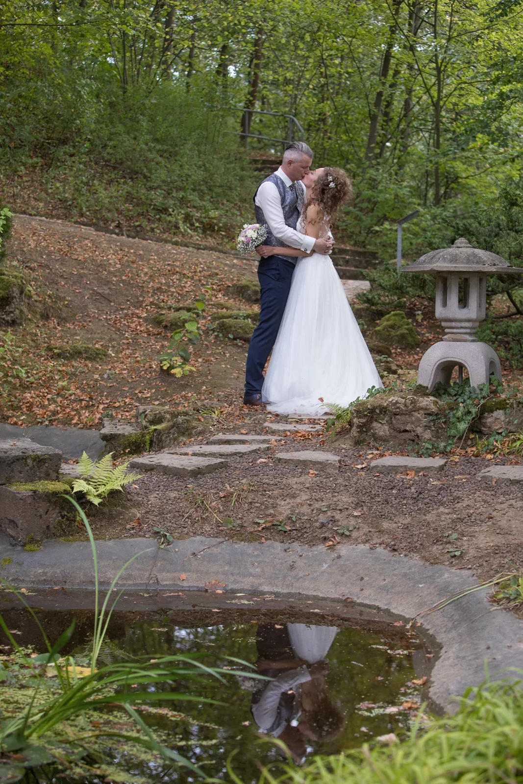 Ein Kuss im grünen Park – Hochzeit von Susi und Martin in Hoheneiche und der Villa Bergfried