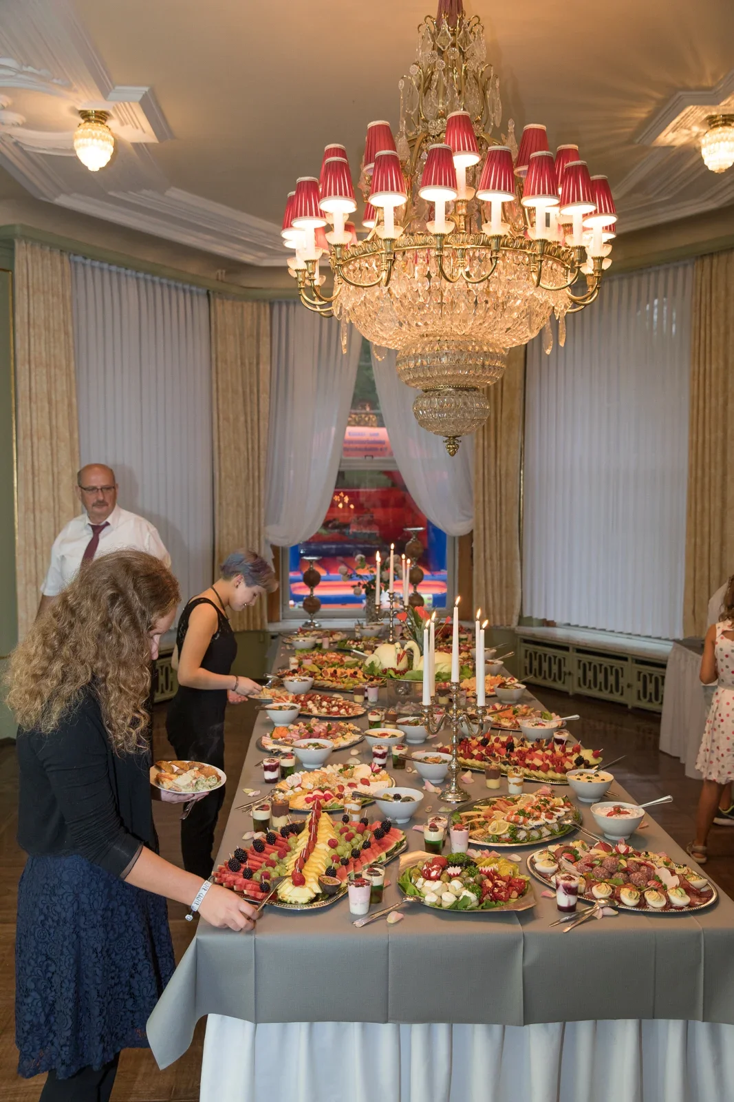 Das Buffet für die Feier am Abend – Hochzeit von Susi und Martin in Hoheneiche und der Villa Bergfried