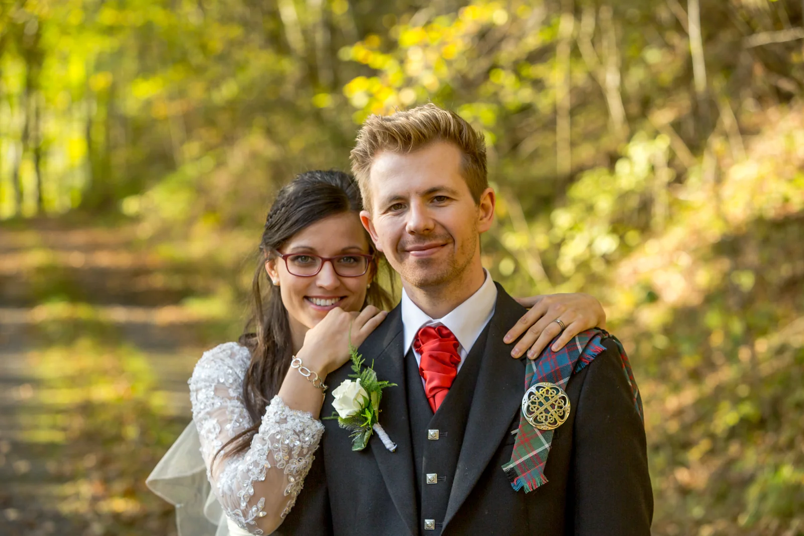 Ireen und Stephen im warmen Waldlicht – Hochzeitsreportage von Ireen und Stephen