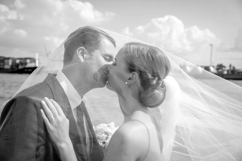 Hochzeit in Hamburg – von der Reeperbahn zum Süllberg – Aufnahme 13 von Delf Zeh
