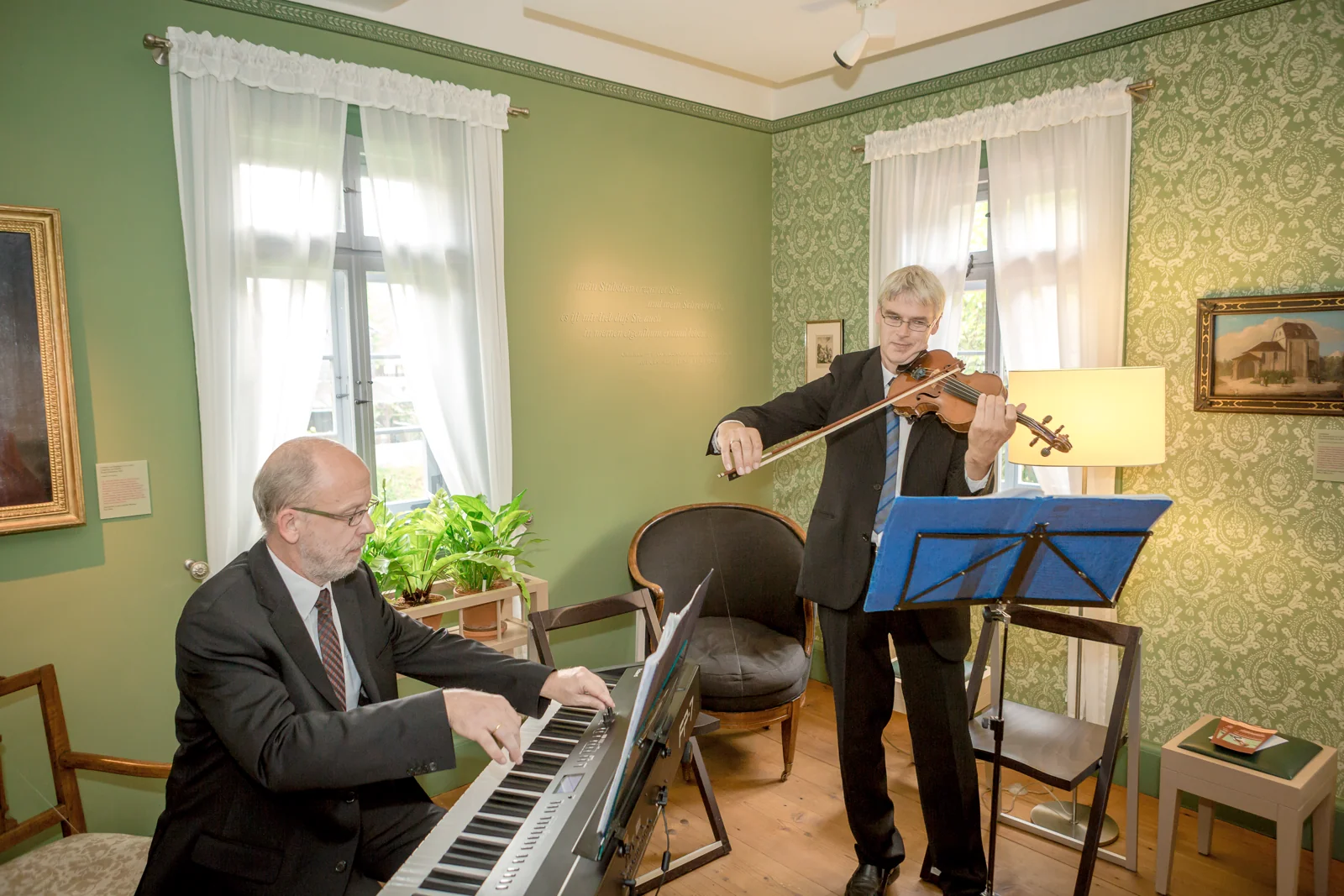 Musikalische Begleitung mit Klavier und Geige – Hochzeitsreportage von Juliane und Tobias