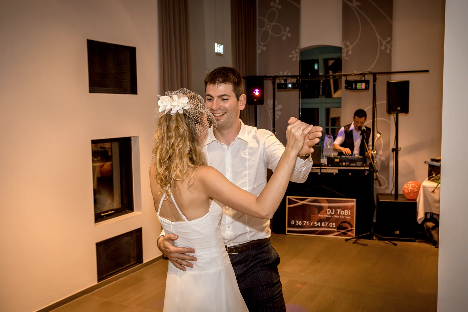 Das Brautpaar beim Hochzeitstanz – Hochzeitsreportage von Juliane und Tobias