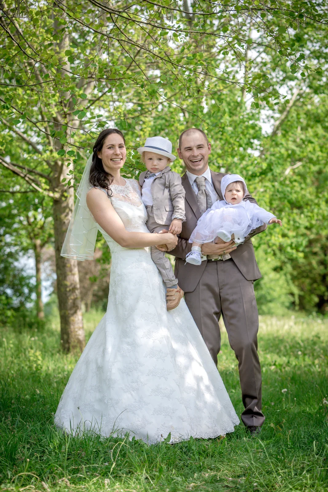 Melanie und Andreas mit den Kindern in Niedernissa – Hochzeit und Taufe von Melanie und Andreas in Erfurt