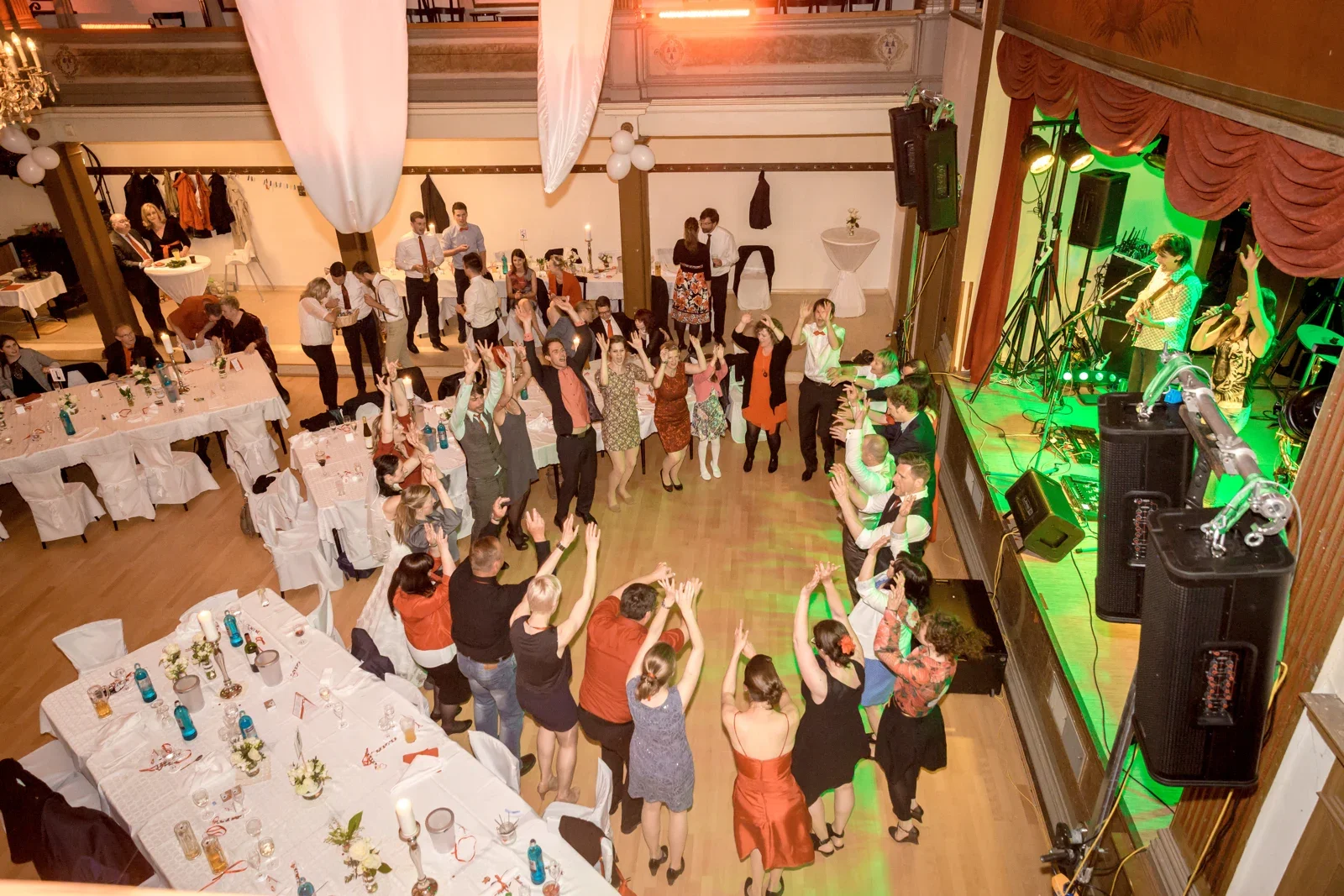 Die Tanzfläche aus der Vogelperspektive – Hochzeit und Taufe von Melanie und Andreas in Erfurt