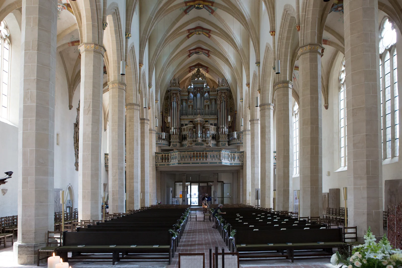 Blick in die Predigerkirche Erfurt – Hochzeitsreportage von Steffen und Theresa
