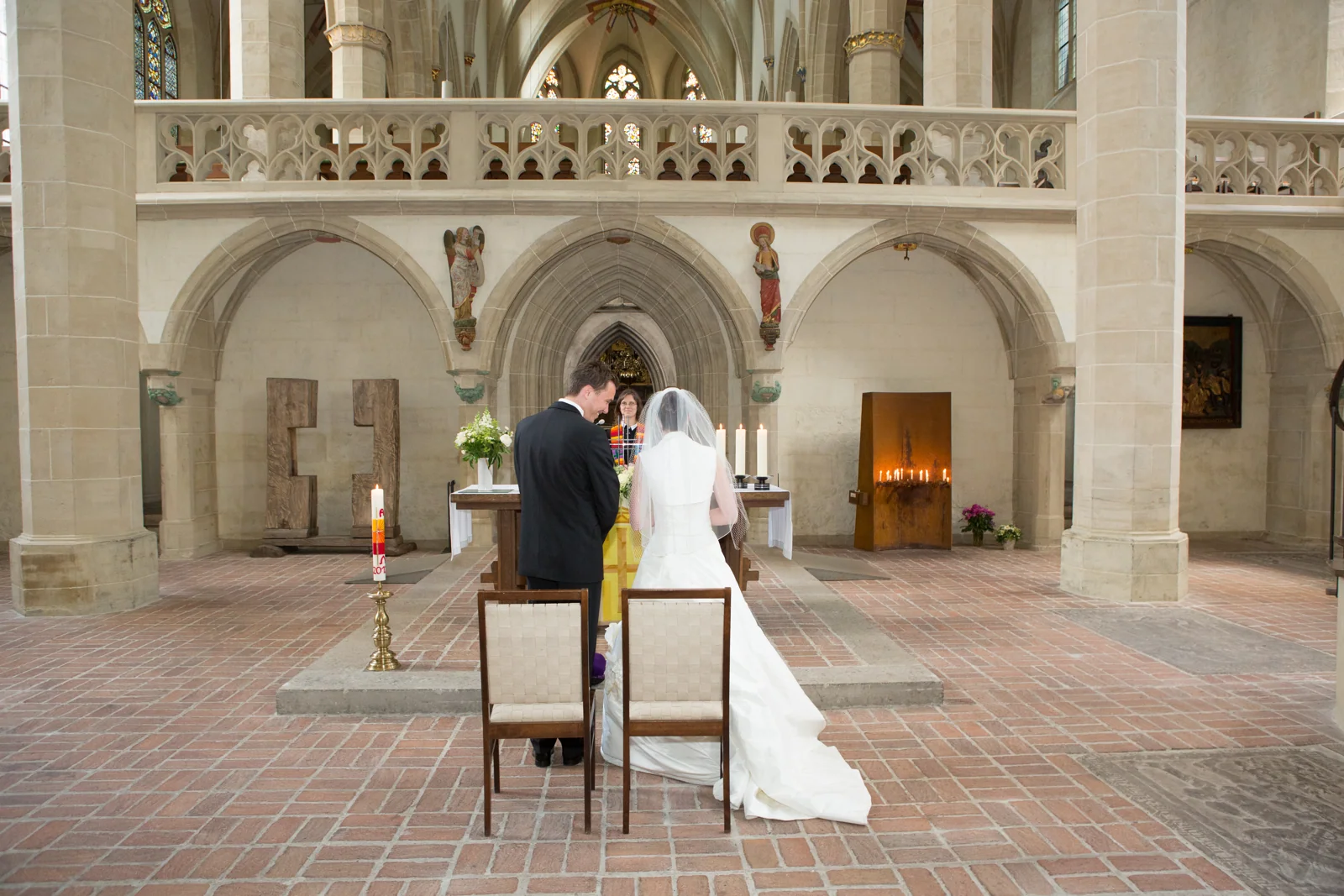 Theresa und Steffen vor dem Altar – Hochzeitsreportage von Steffen und Theresa