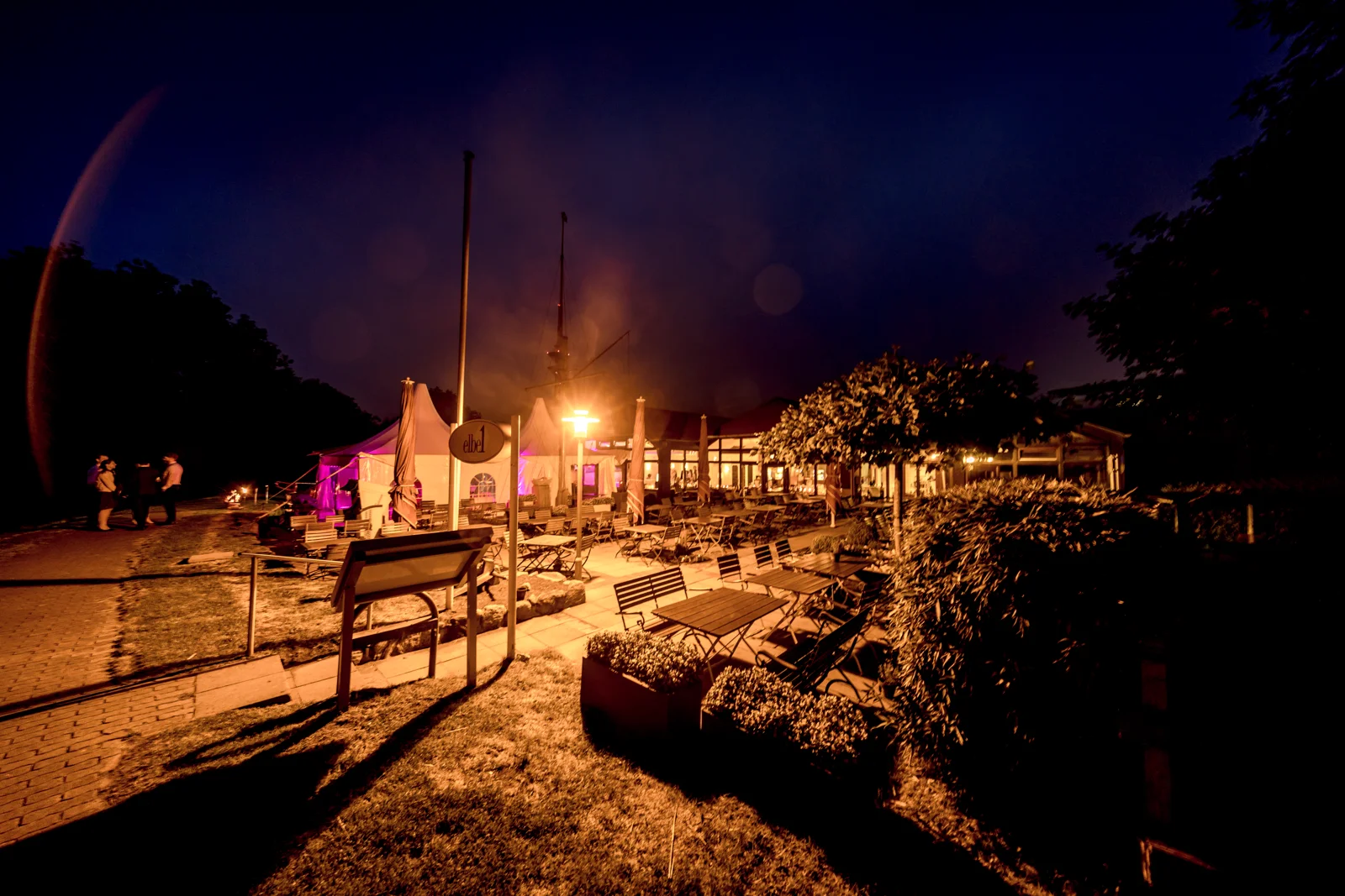 Abendstimmung an der Elbe – Hochzeit von Hannah und Martin in Rellingen und Wedel