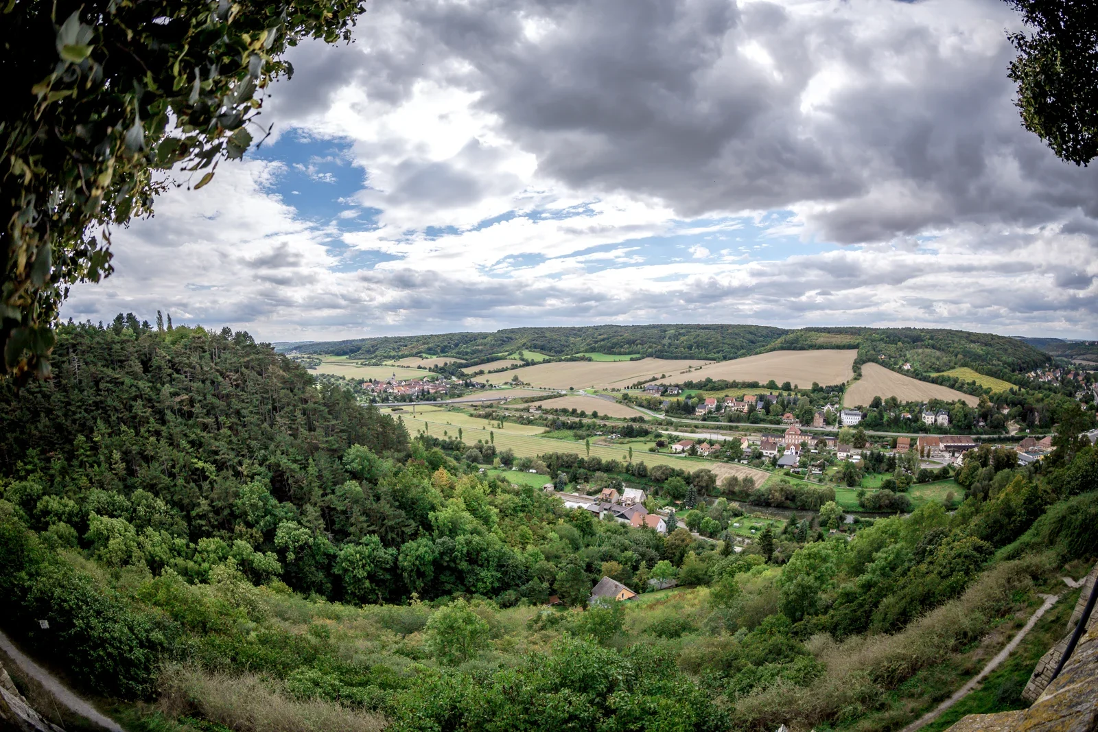 Ein weiter Blick ins Tal – Hochzeit von Angela und Siggi