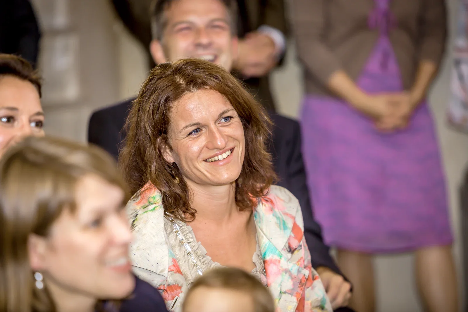 Ein fröhlicher Moment während der Trauung – Hochzeit von Angela und Siggi