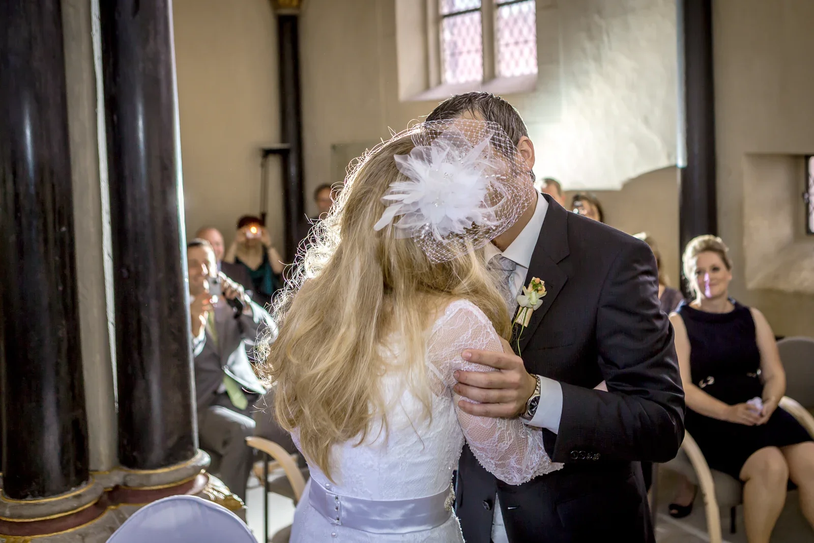 Ein Kuss nach dem Ja-Wort – Hochzeit von Angela und Siggi