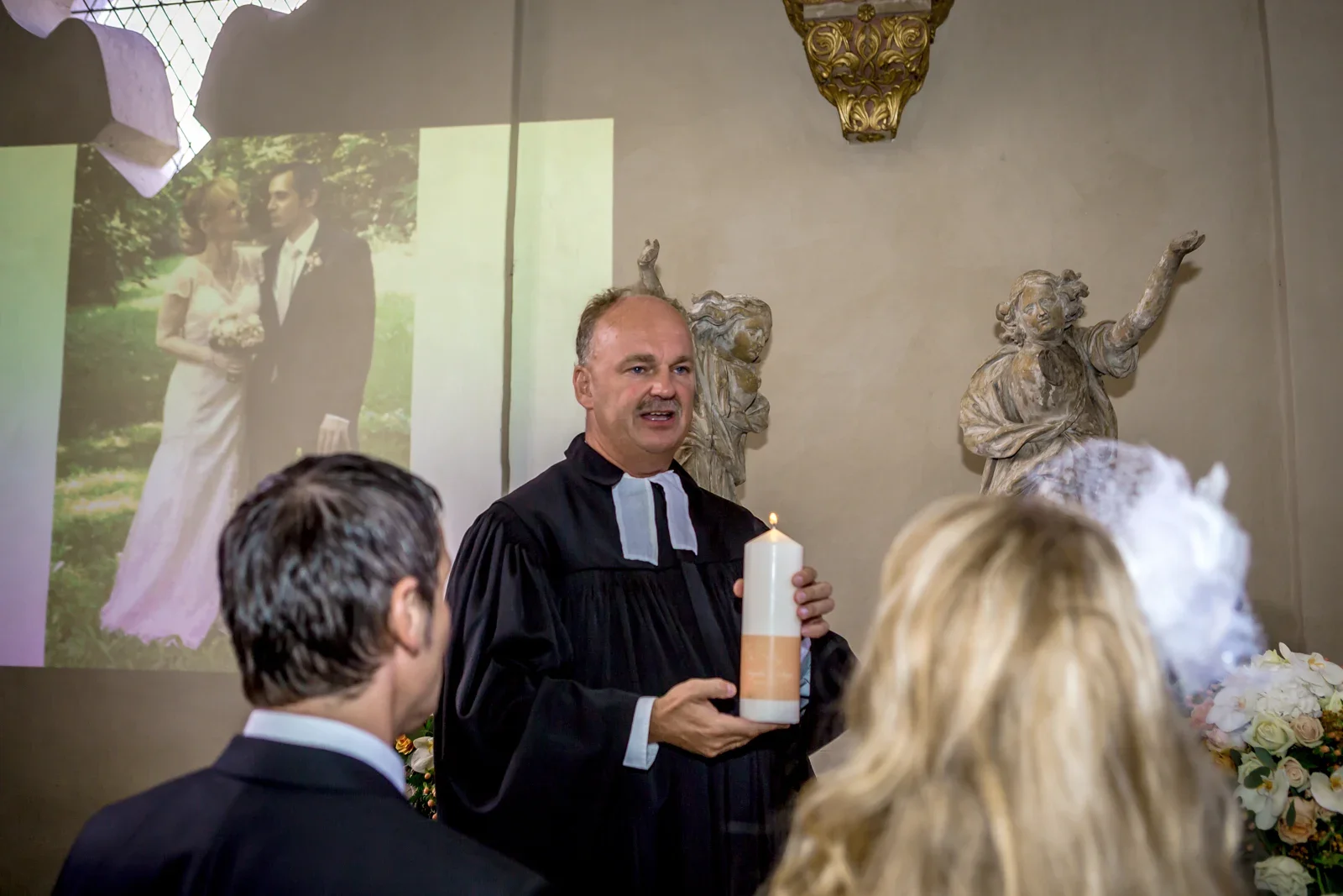 Felix Leibrock mit der Hochzeitskerze – Hochzeit von Angela und Siggi