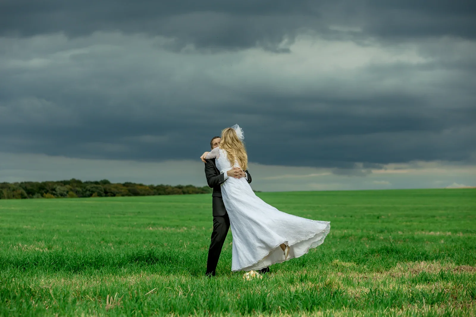 Ein Kuss unter dunklen Wolken – Hochzeit von Angela und Siggi