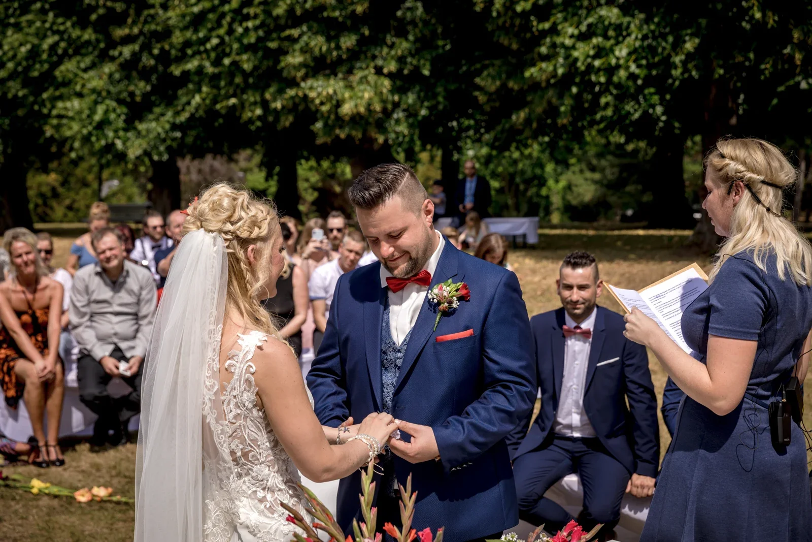 Der Ringwechsel von Candi und Tippi – Hochzeit von Candi und Tippi in der Villa Bergfried in Saalfeld