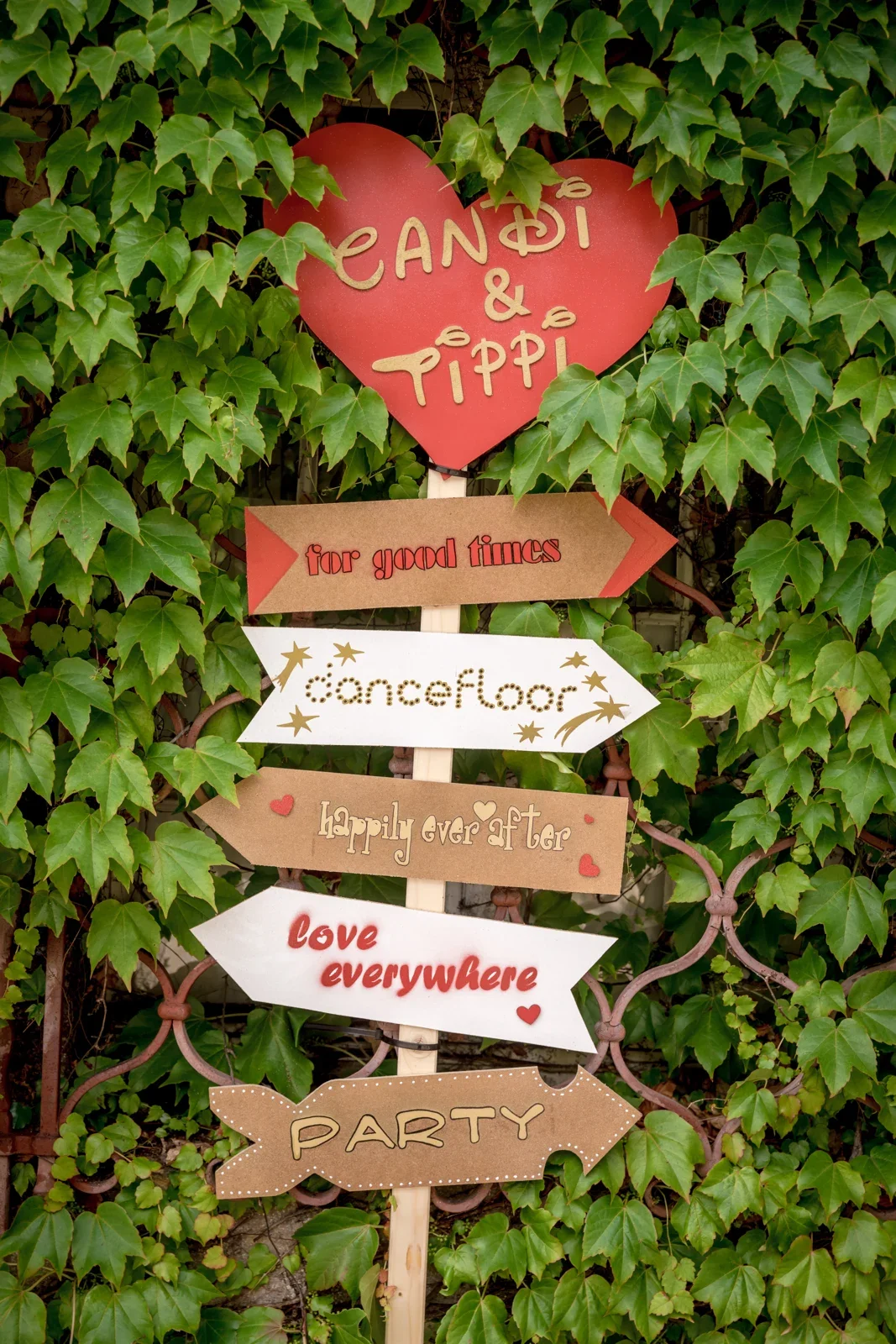 Ein Wegweiser für Candi und Tippis Hochzeit – Hochzeit von Candi und Tippi in der Villa Bergfried in Saalfeld