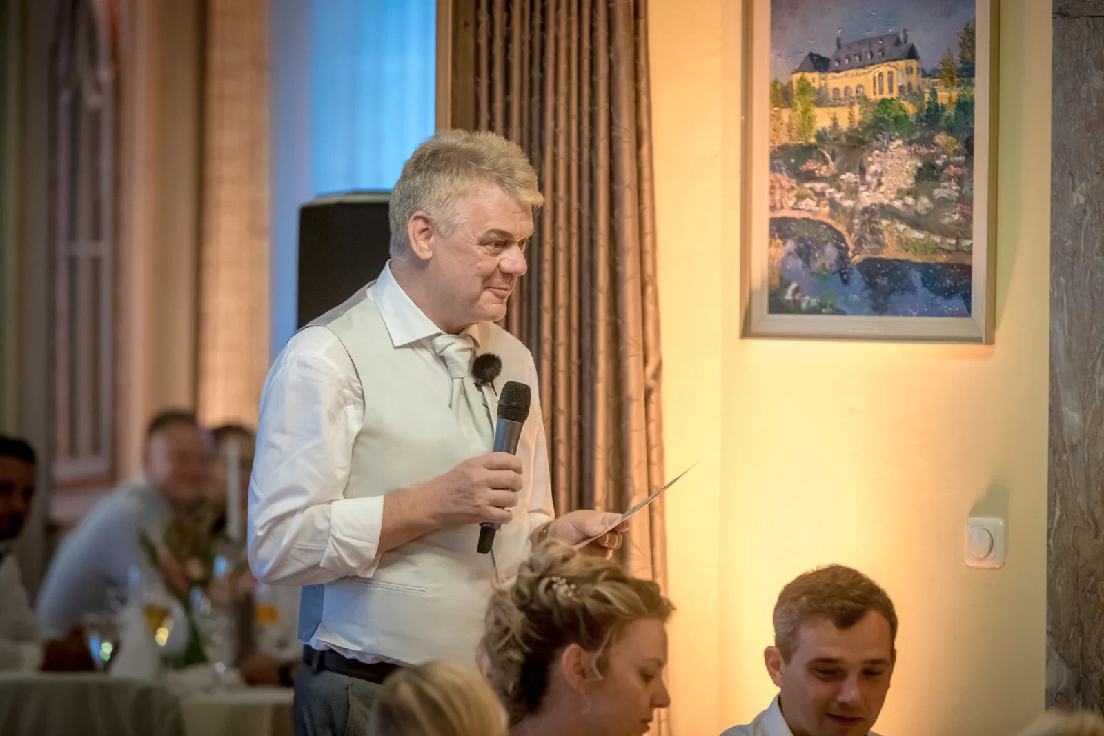 Papas Rede beim Abendessen – Hochzeit von Candi und Tippi in der Villa Bergfried in Saalfeld
