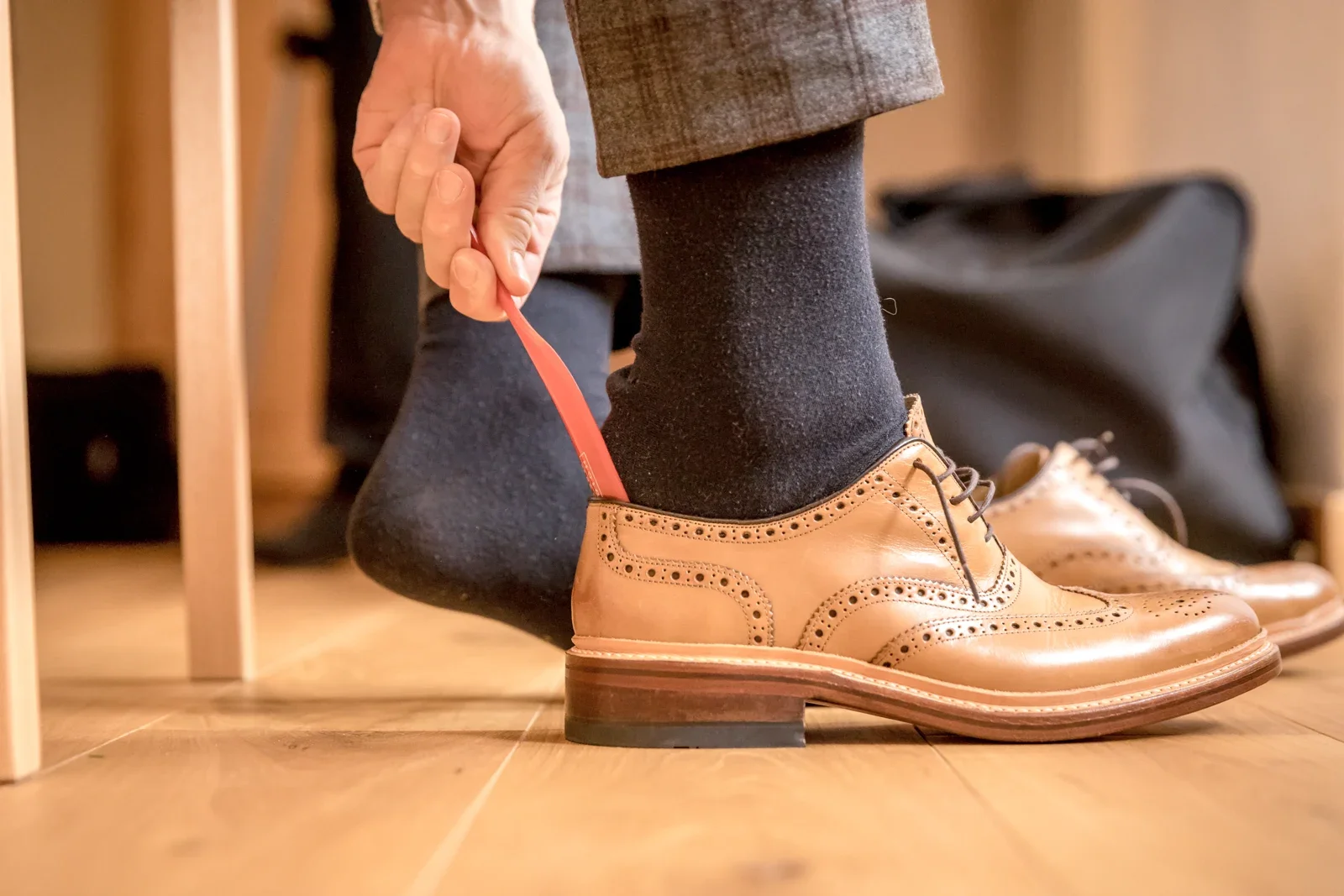 Auch die Schuhe gehören zum Hochzeitsoutfit – Hochzeit von Daniel und Steffi auf Schloss Heringen