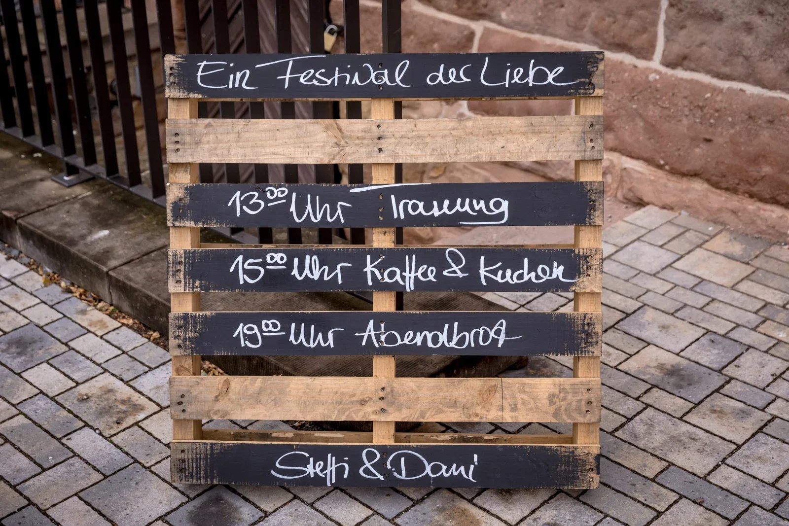 Ein Festival der Liebe – der Tagesplan steht bereit – Hochzeit von Daniel und Steffi auf Schloss Heringen