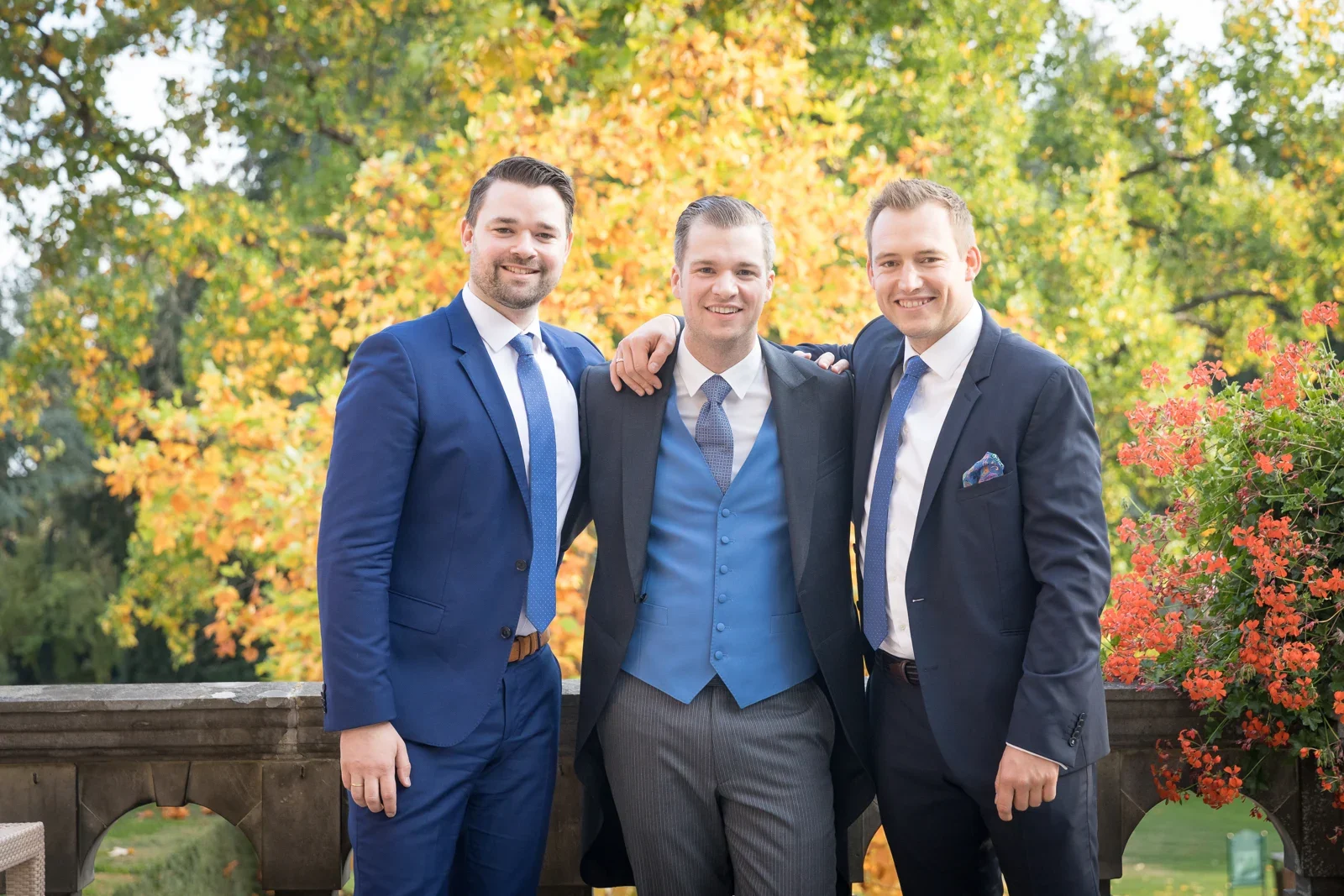 Felix mit seinen Freunden – Hochzeit von Christiane und Felix in Schloss Kronberg