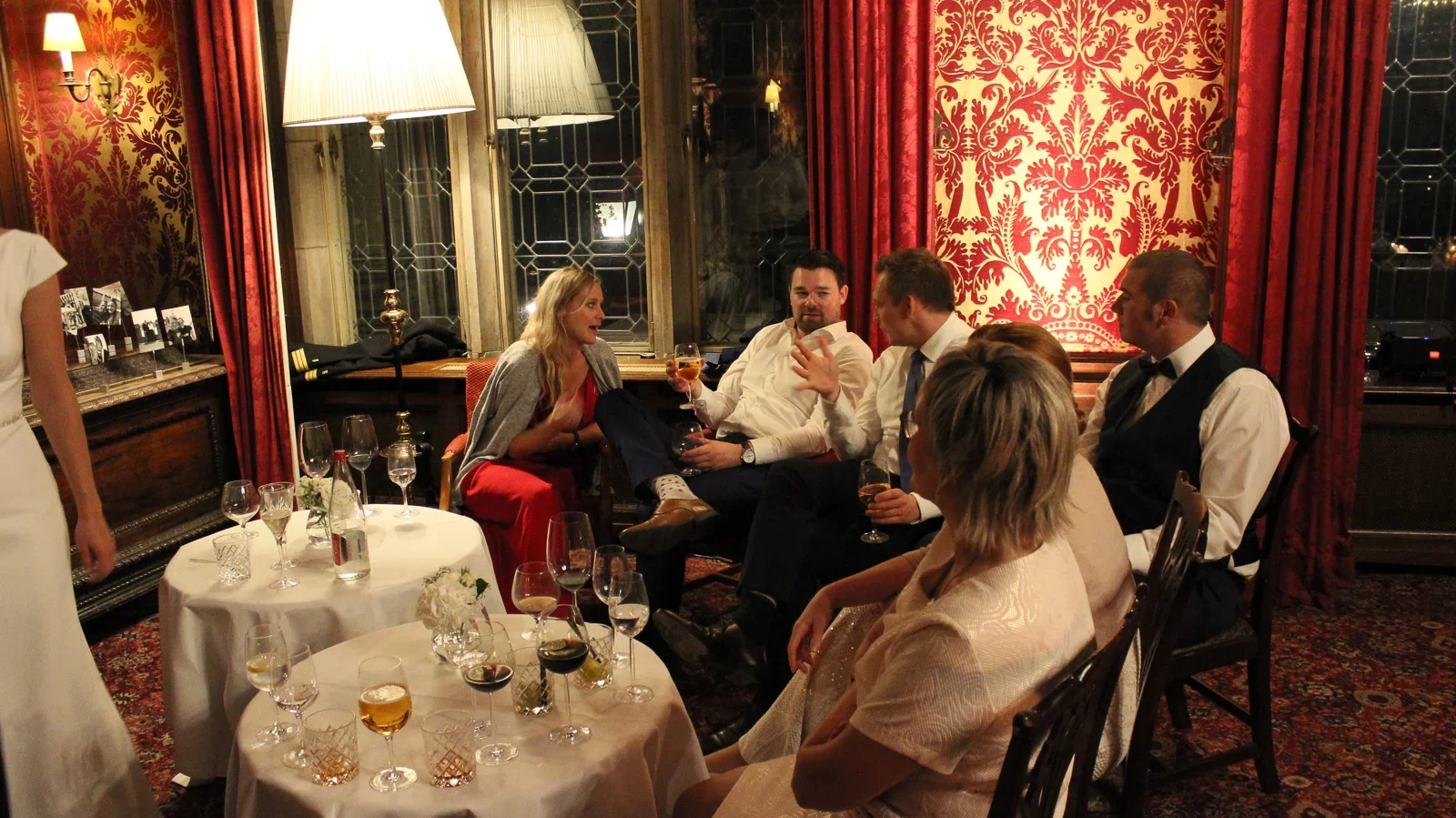 Den Hochzeitstag in geselliger Runde ausklingen lassen – Hochzeit von Christiane und Felix in Schloss Kronberg