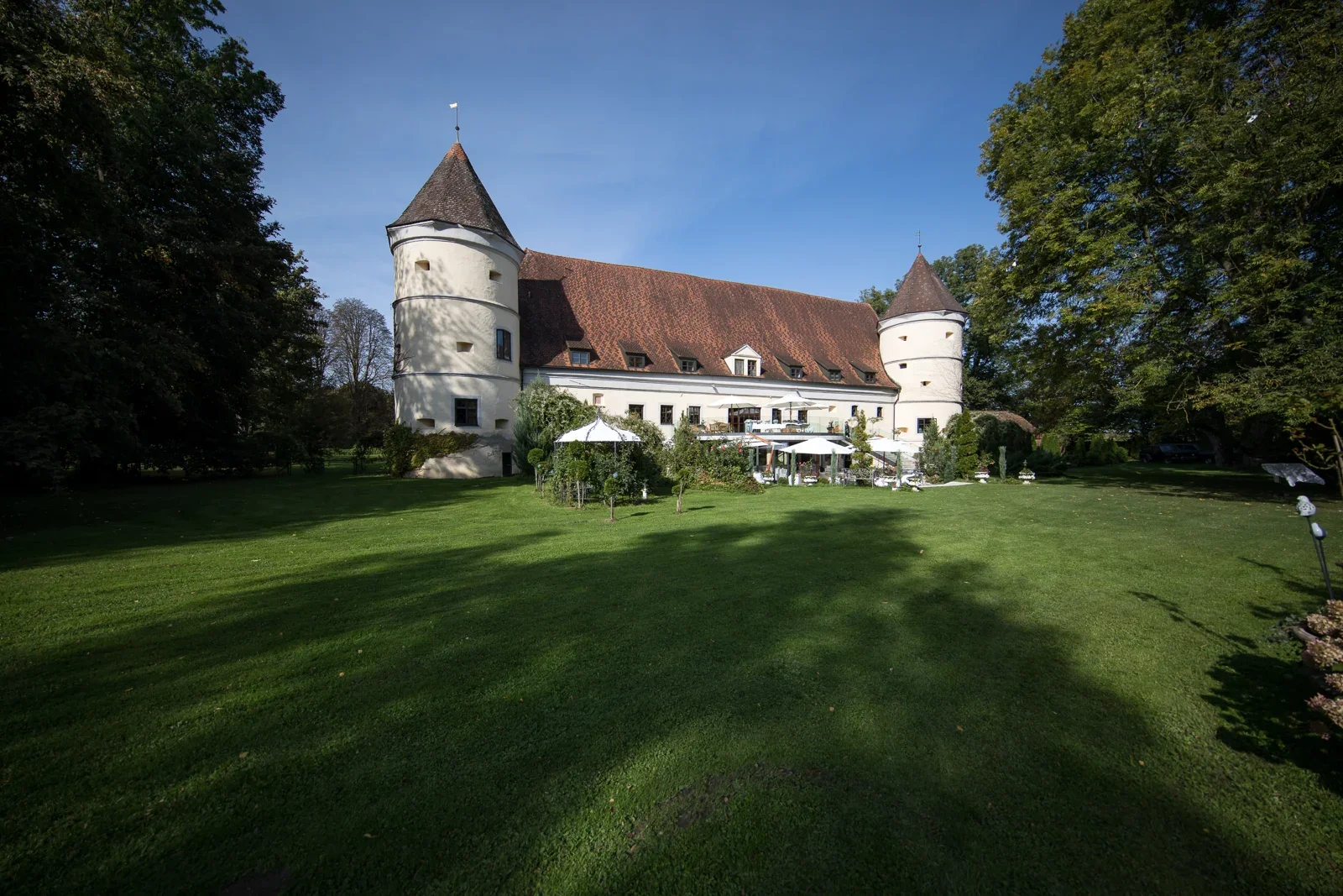 Schloss Oberndorf am Hochzeitstag – Hochzeit von Ann-Kathrin und Marko auf Schloss Oberndorf