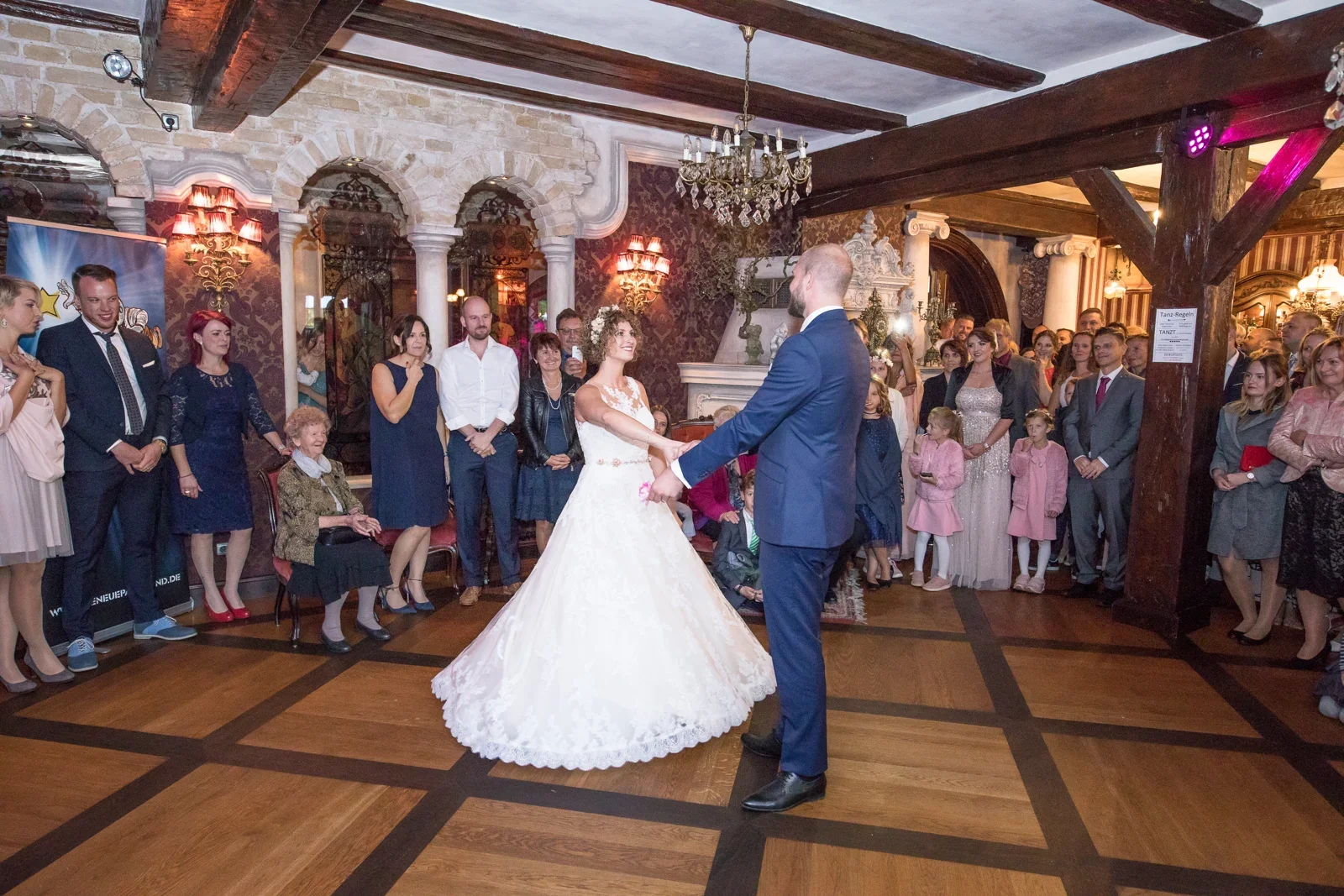 Der Hochzeitstanz von Ann-Kathrin und Marko – Hochzeit von Ann-Kathrin und Marko auf Schloss Oberndorf