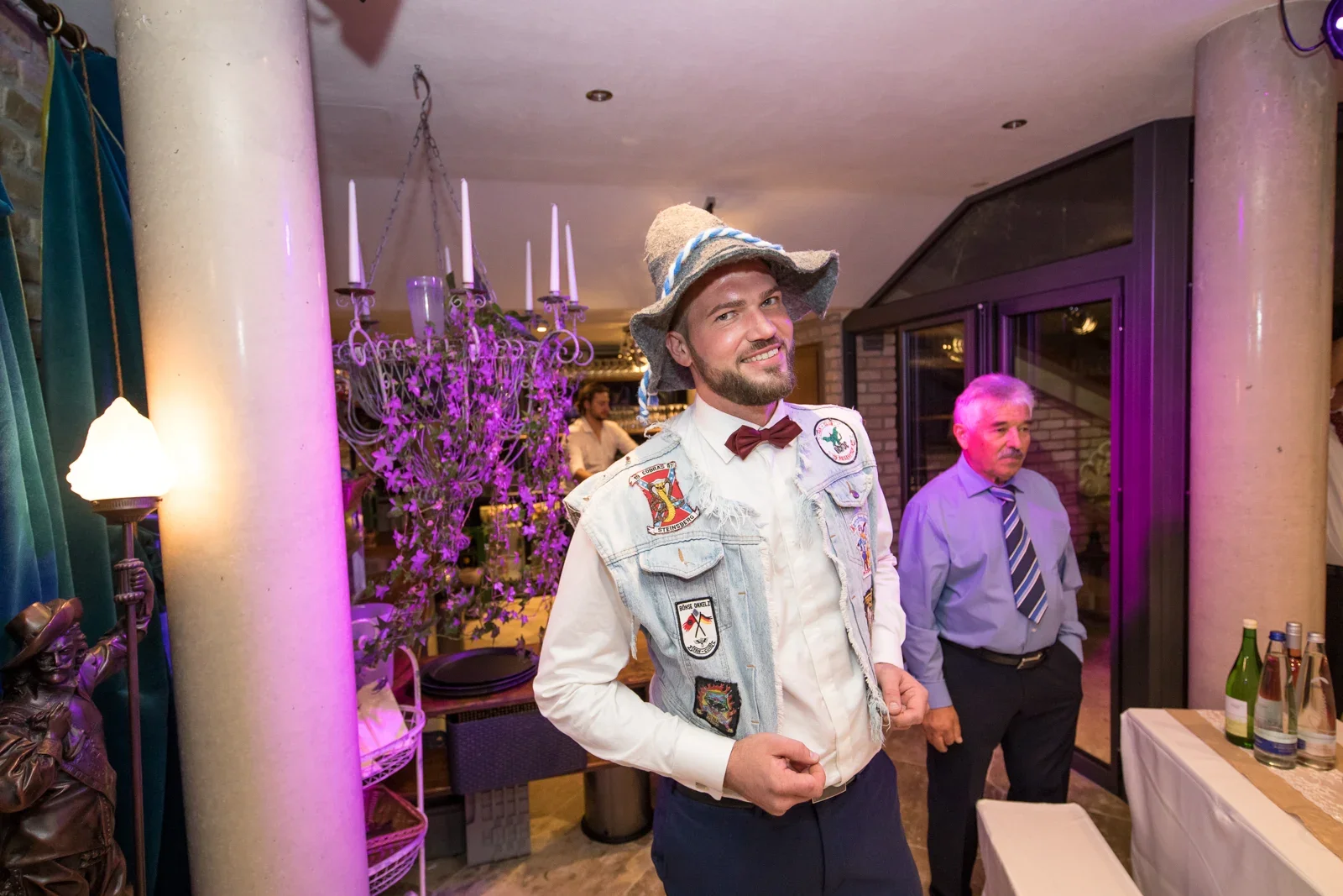 Die Weste – so ein Insider-Dingens ;-) – Hochzeit von Ann-Kathrin und Marko auf Schloss Oberndorf