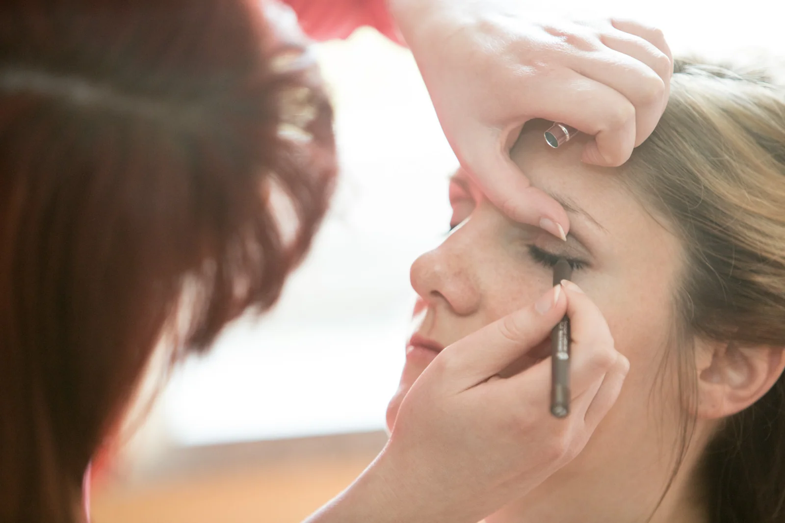 Nora beim Braut-Make-up – Hochzeit auf Schloss Sondershausen