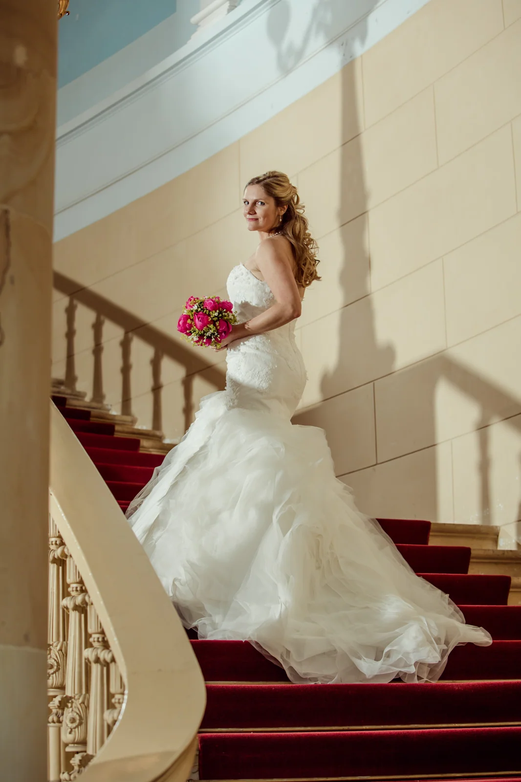 Nora im Treppenhaus des Schlosses – Hochzeit auf Schloss Sondershausen