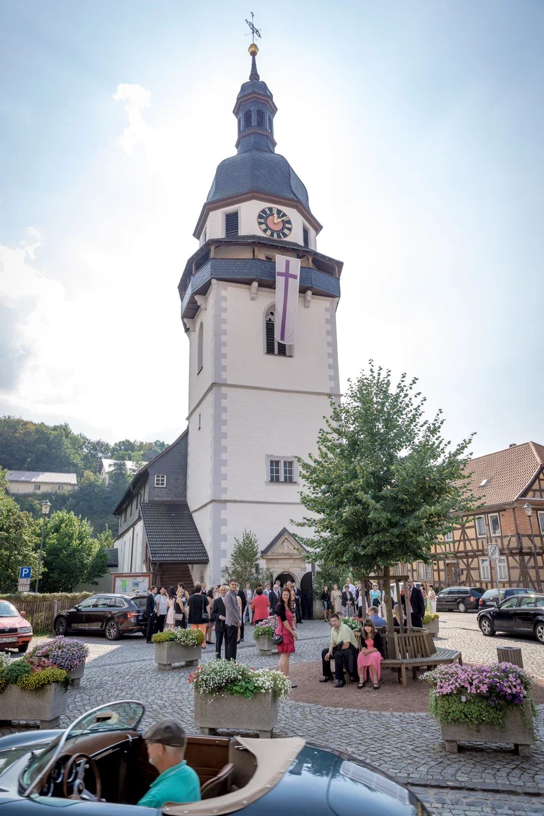 Die Kirche in Steinbach-Hallenberg am Hochzeitstag – Hochzeit von Tanja und Dominick in Steinbach-Hallenberg