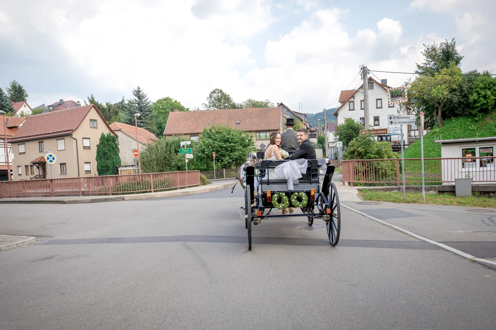 Mit der Kutsche durch Steinbach-Hallenberg – Hochzeit von Tanja und Dominick in Steinbach-Hallenberg