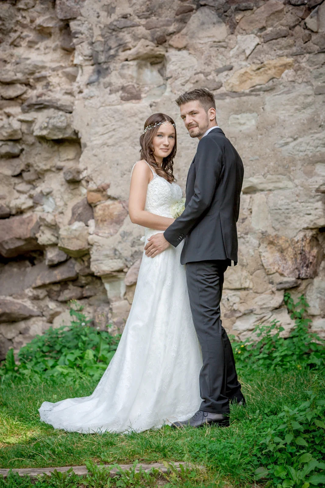 Tanja und Dominick vor den alten Mauern – Hochzeit von Tanja und Dominick in Steinbach-Hallenberg