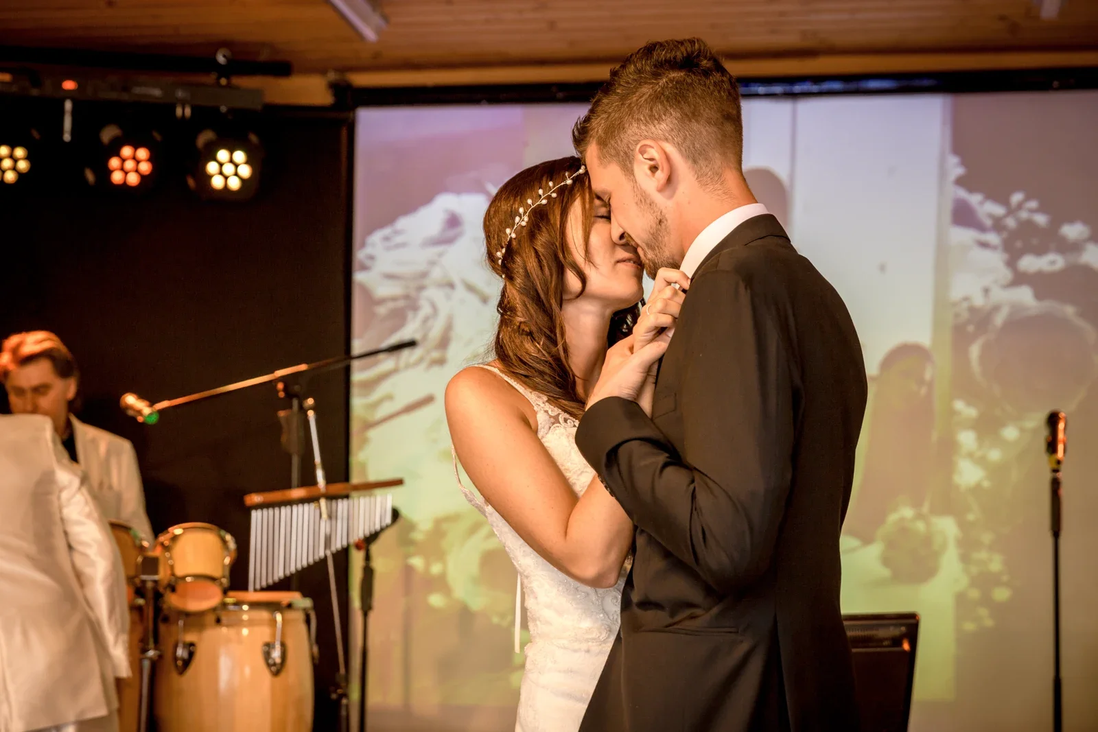 Tanja und Dominick auf der Tanzfläche – Hochzeit von Tanja und Dominick in Steinbach-Hallenberg