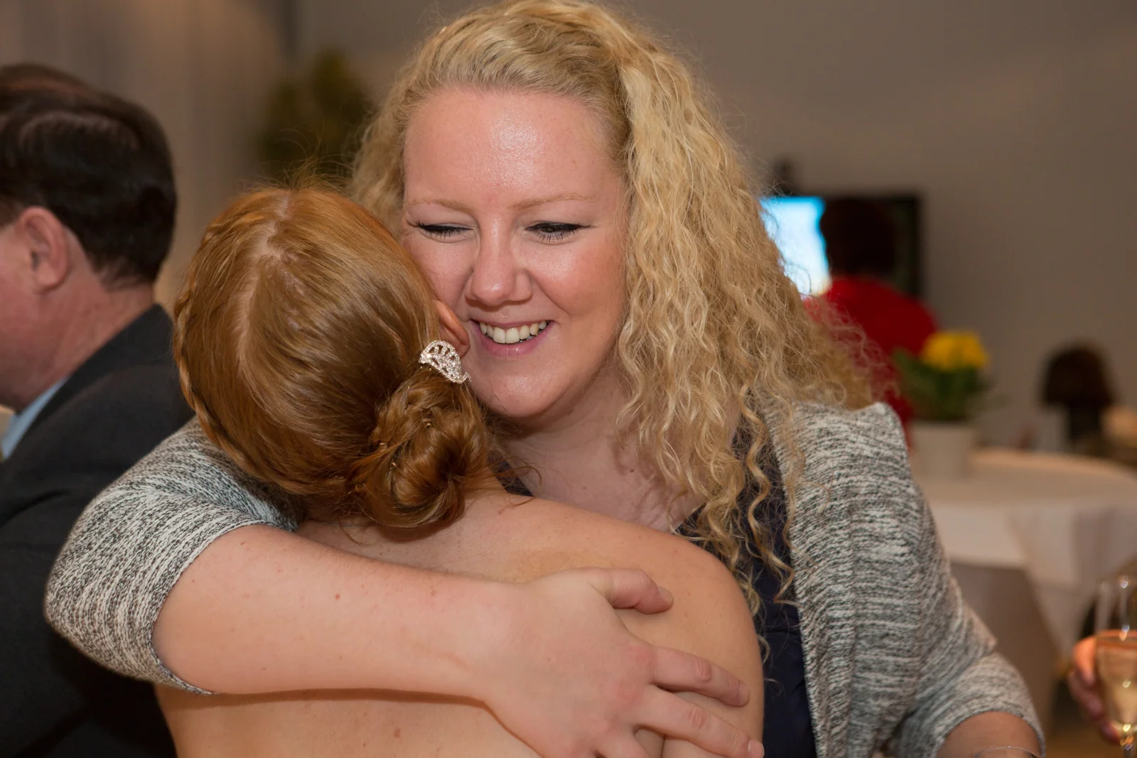 Herzliche Begegnungen mit den Gästen – Hochzeitsreportage von Anna und Valerie