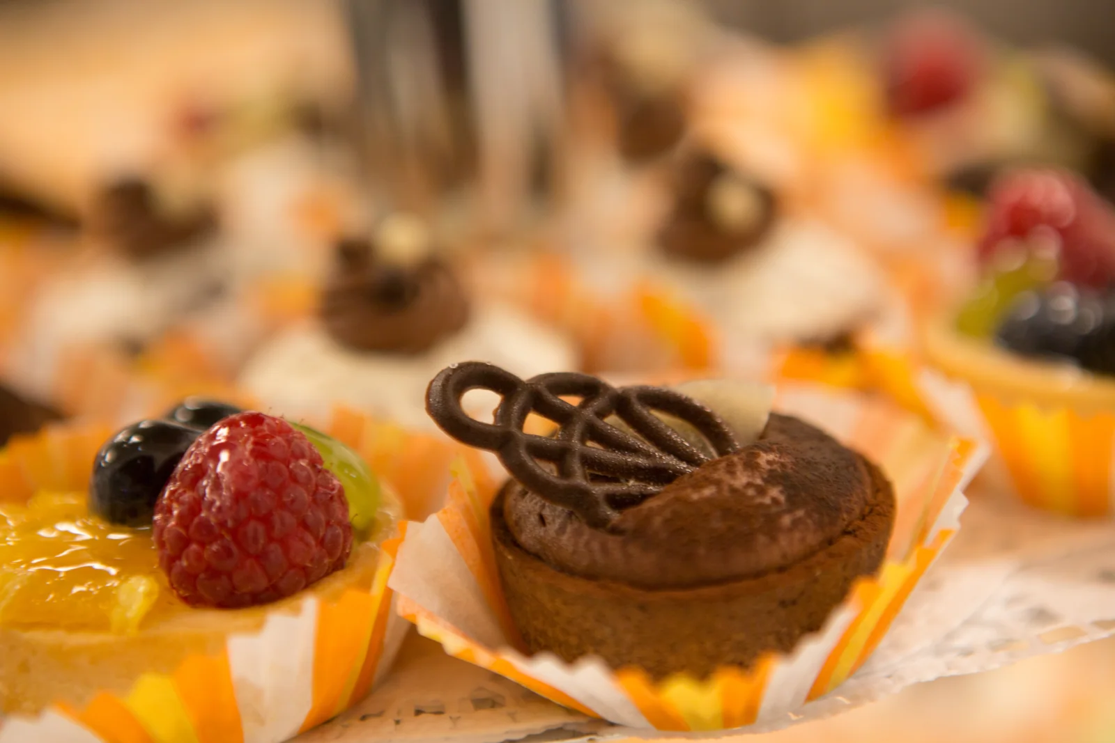 Süße Kleinigkeiten auf dem Dessertbuffet – Hochzeitsreportage von Anna und Valerie