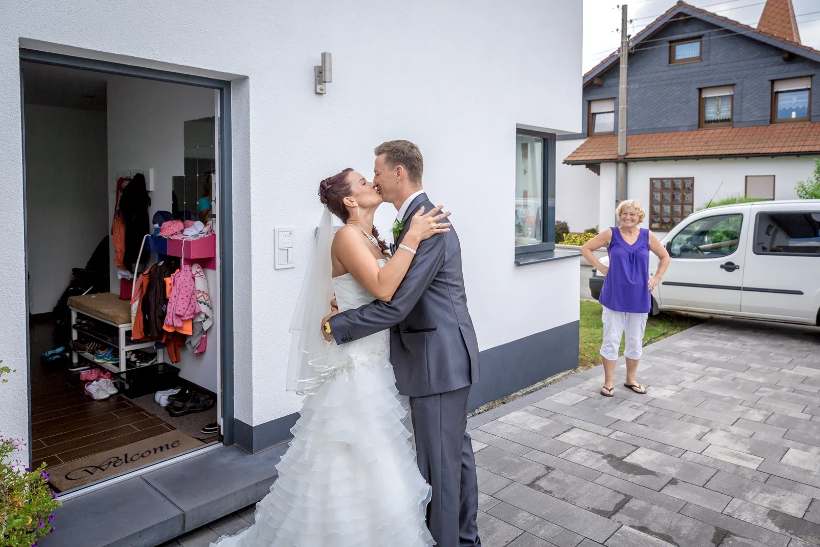 Ein Kuss beim ersten Aufeinandertreffen – Hochzeit von Karina und Alex in Suhl