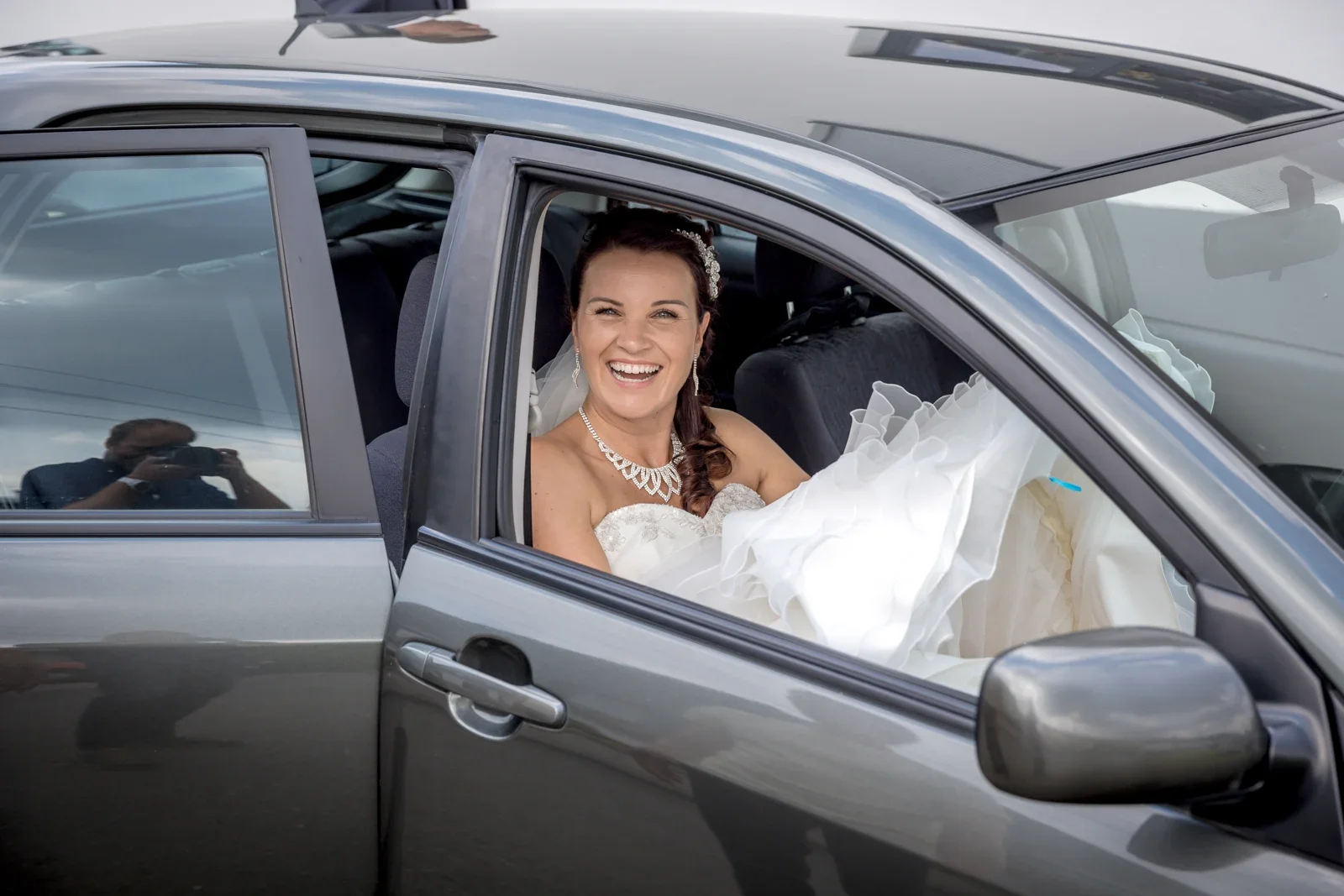 Karina ist bereit für die Fahrt – Hochzeit von Karina und Alex in Suhl